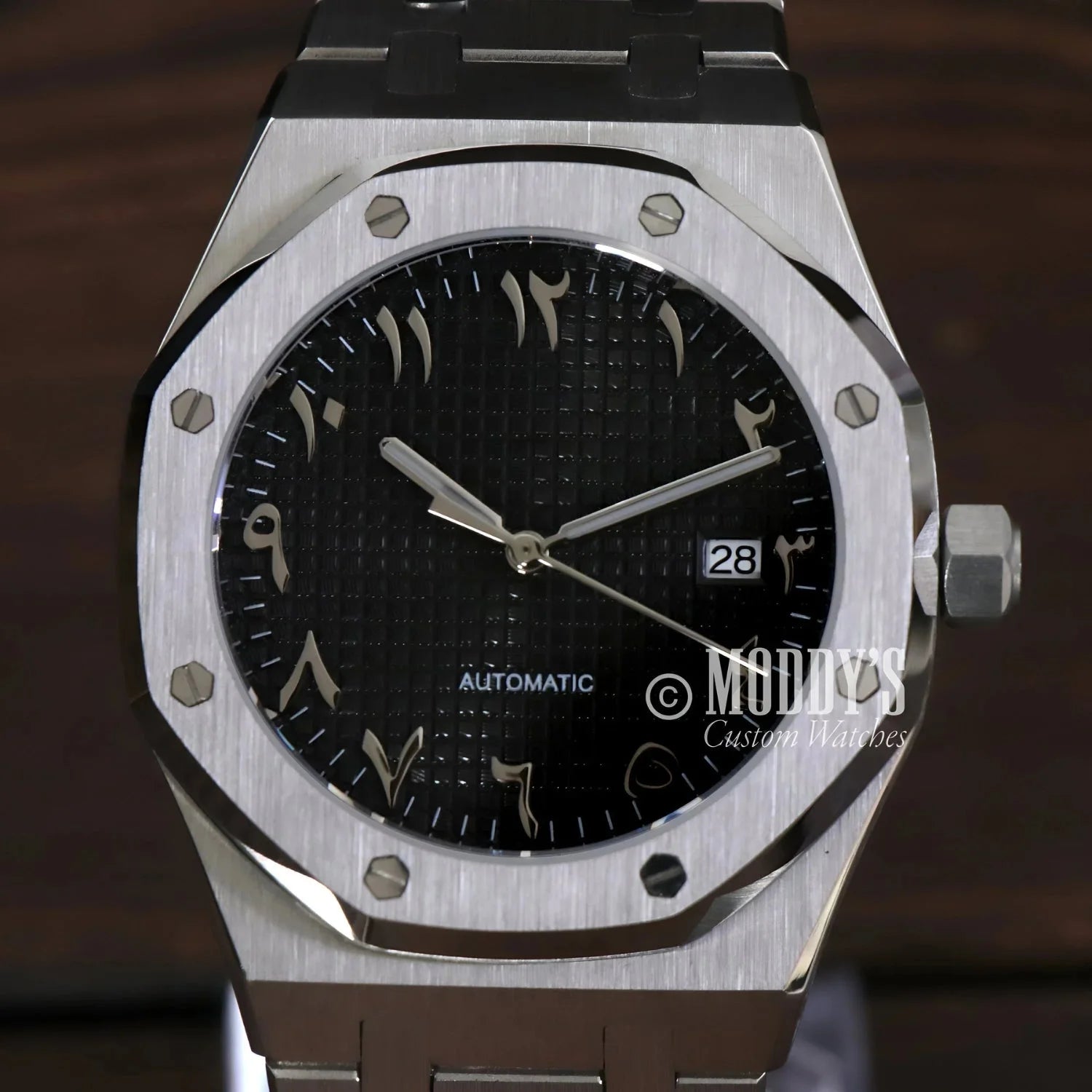 Silver wristwatch with Arabic numerals from the prestigious Seiko mod Royal collection