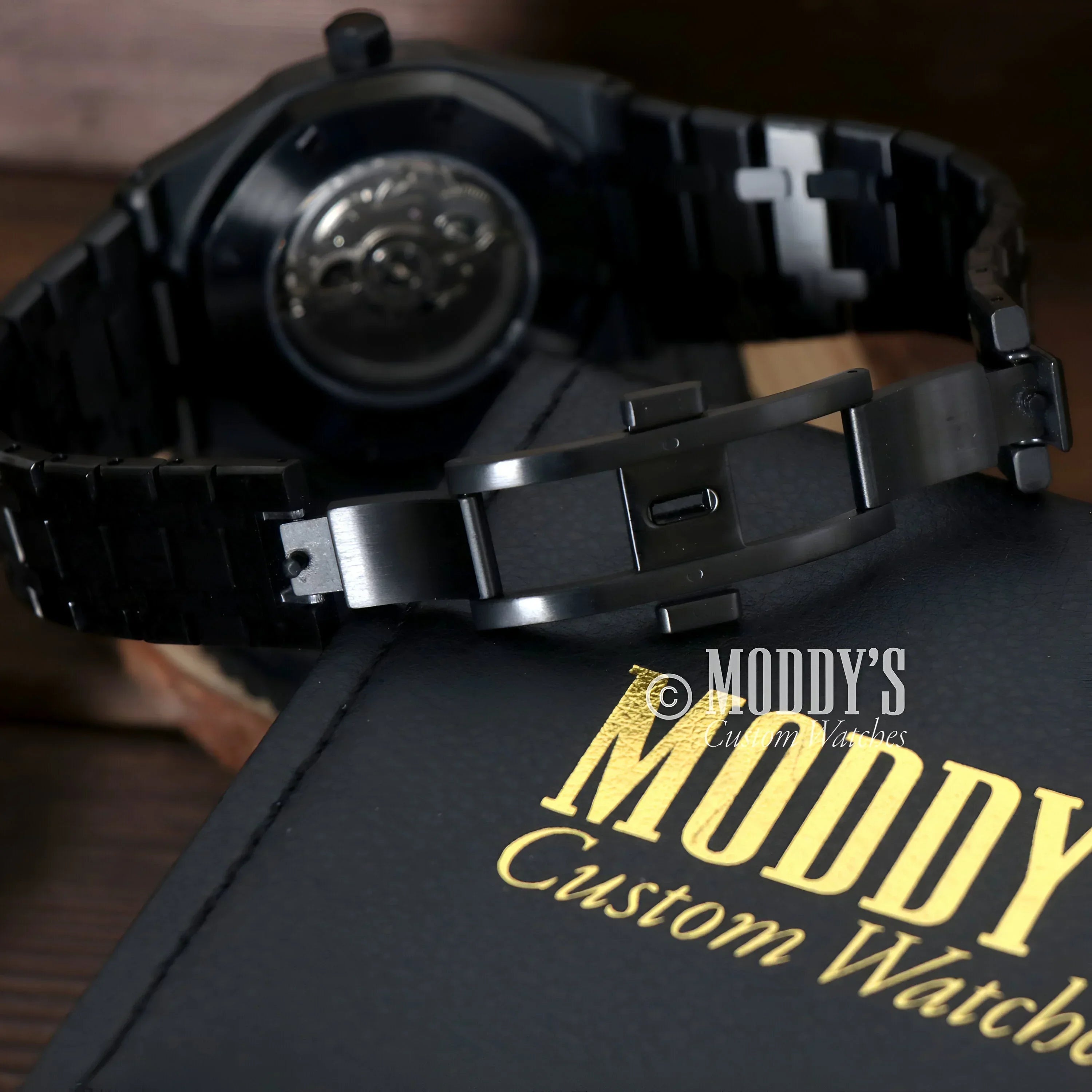 Black wristwatch with NH35 automatic movement from Royal Seikoak - Arabic Black - Red