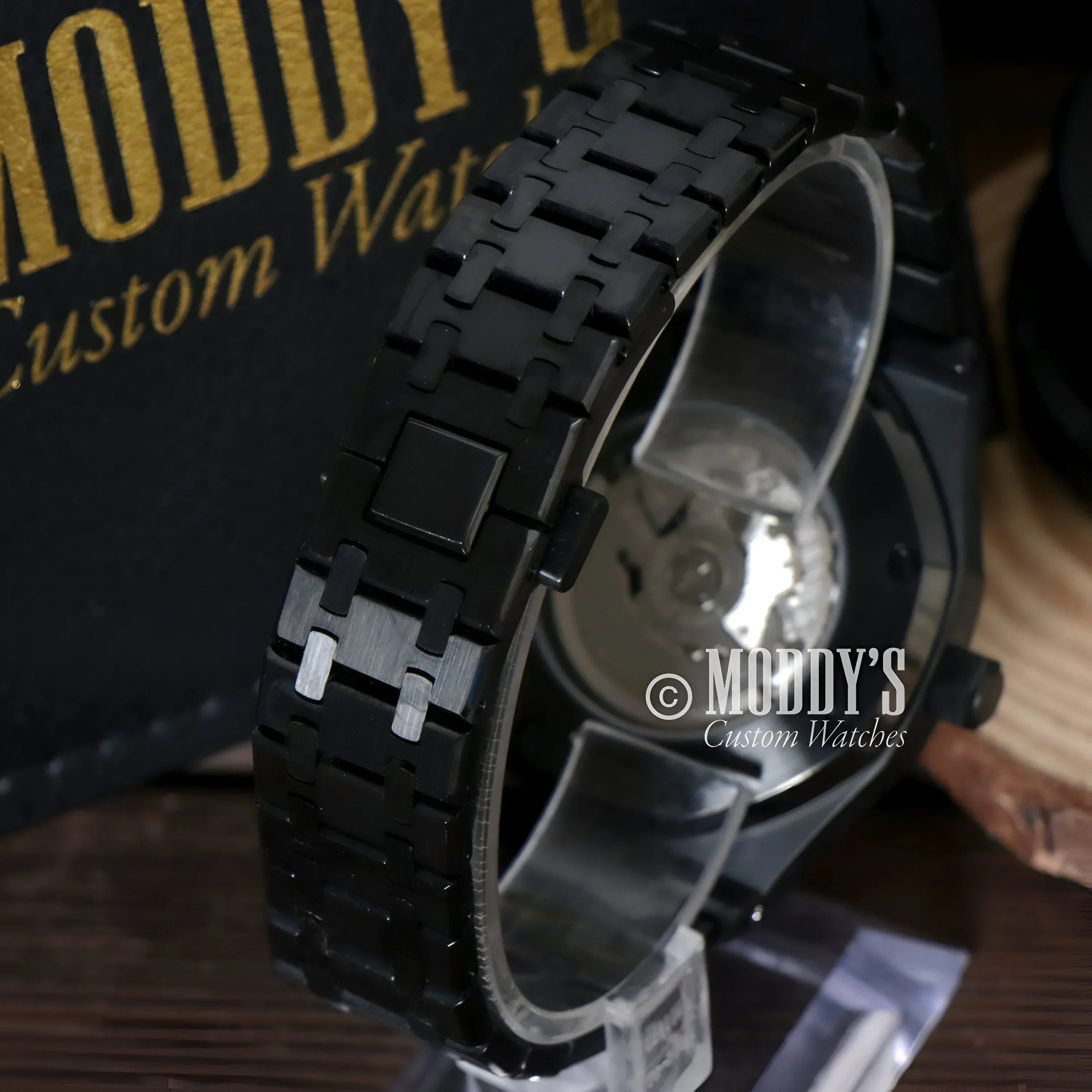 Royal Seikoak Arabic Black - Red watch featuring NH35 automatic movement in black metal