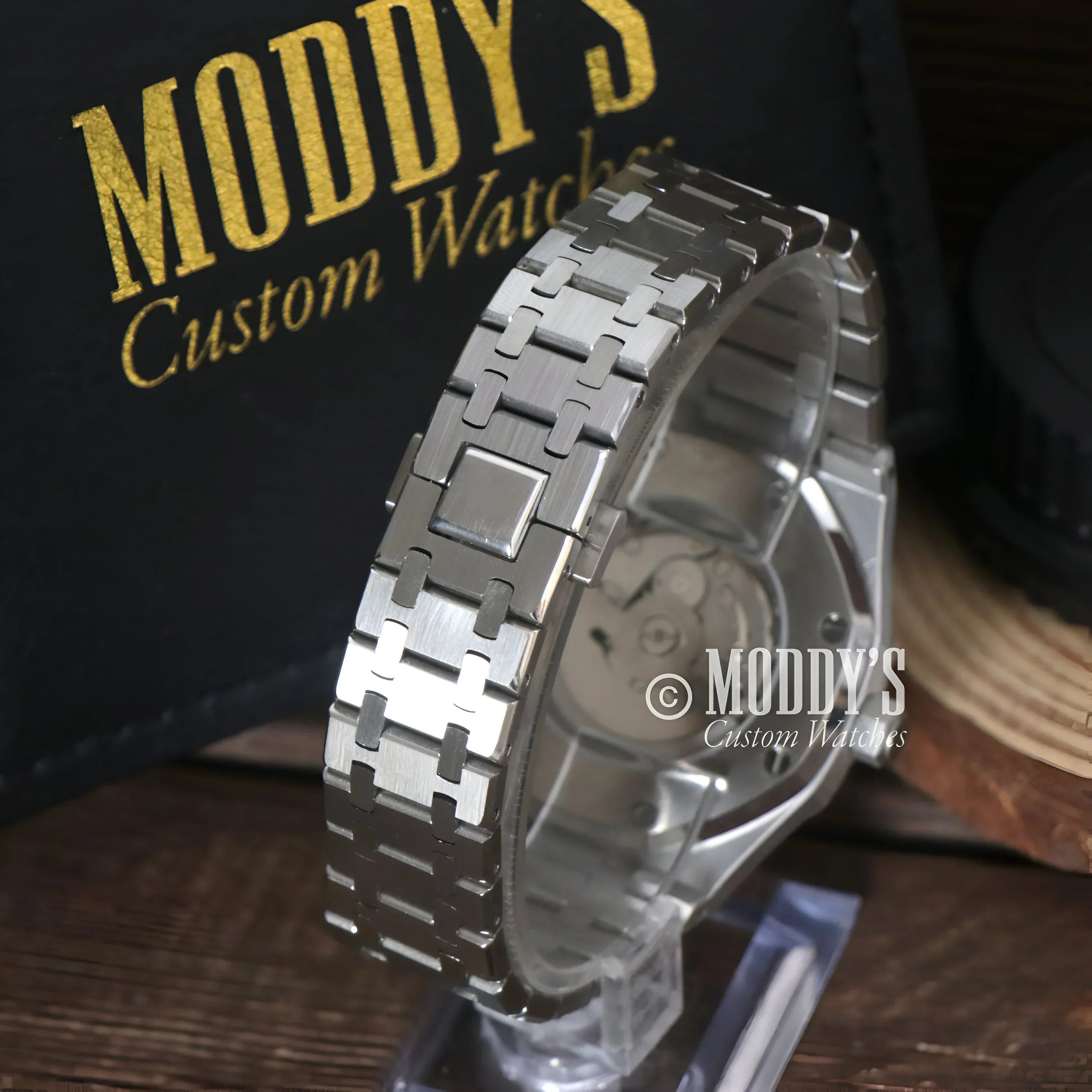 Silver metal watch from Royal Seikoak featuring Seiko NH35 automatic movement