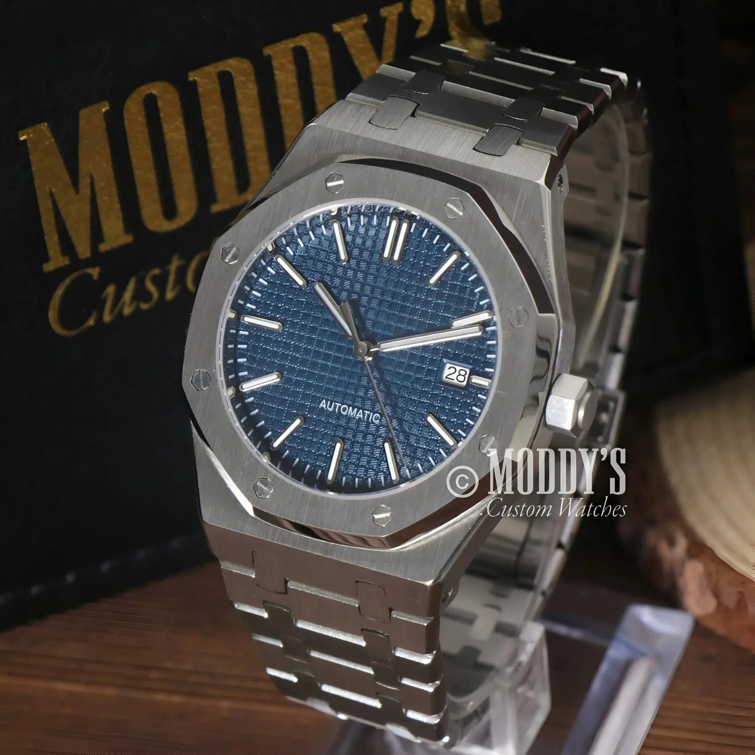 Silver-toned automatic wristwatch, Seiko NH35 Automatic, Mod Royal Oak style