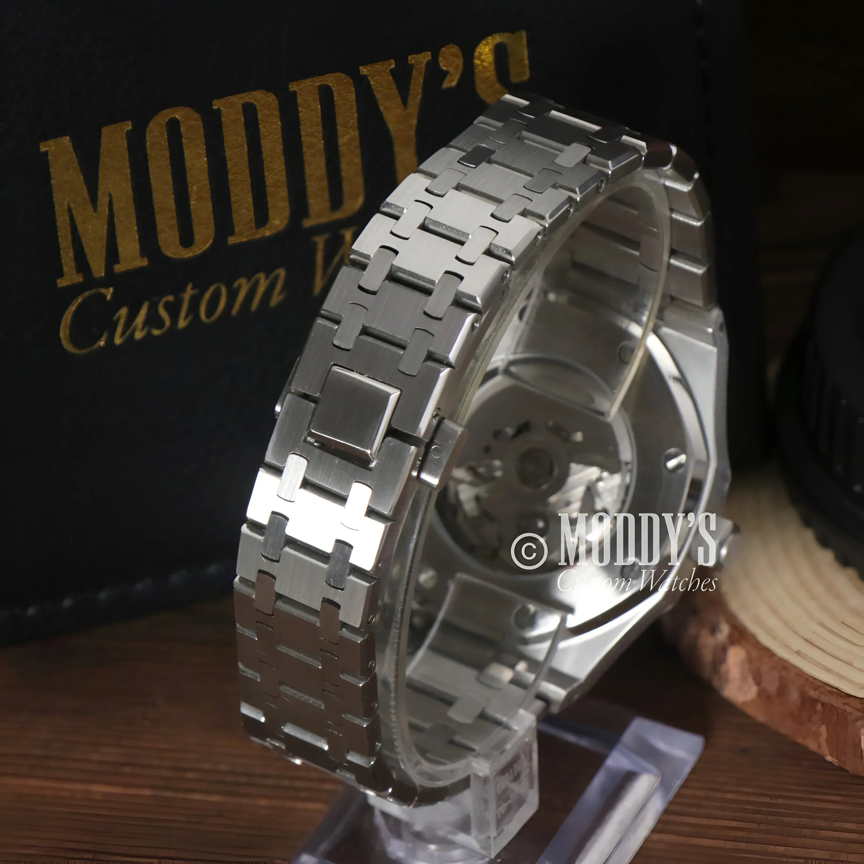 Silver wristwatch with metal band from Seiko Mod Royal featuring NH35 automatic movement