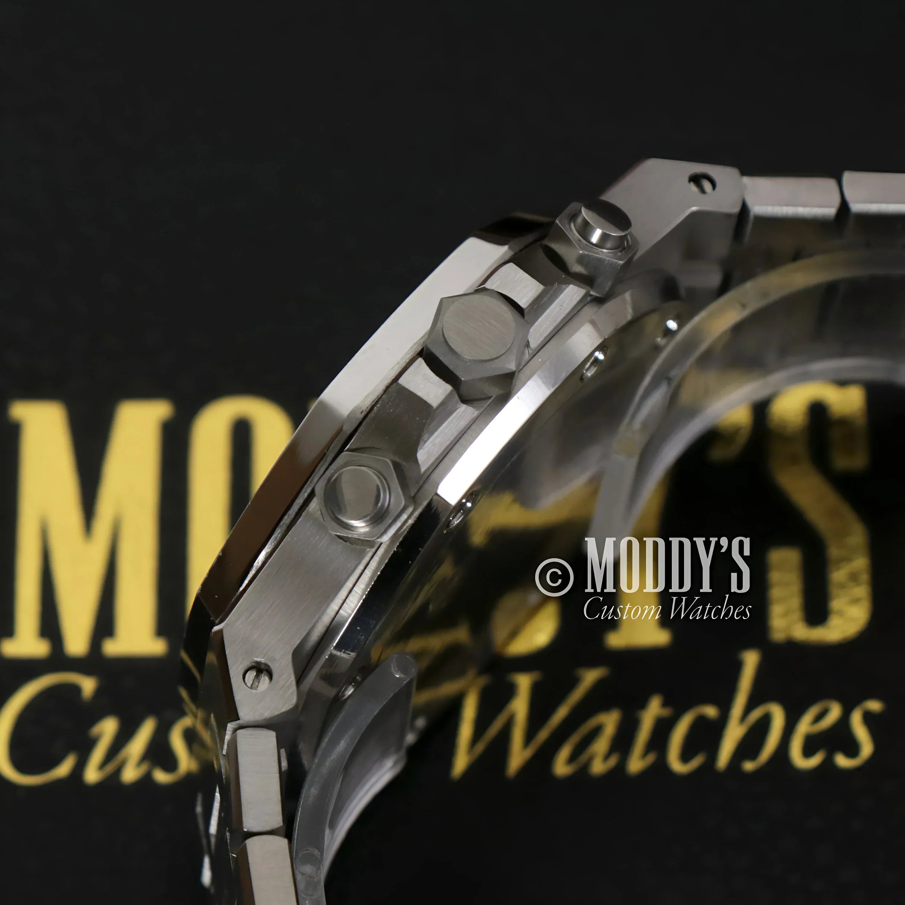 Silver Royal Seikoak wristwatch featuring hexagonal buttons and Seiko VK63 hybrid movement