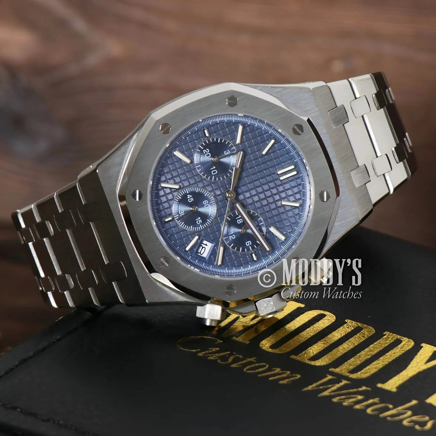 Silver chronograph wristwatch Royal Seikoak with VK63 hybrid movement and stylish design
