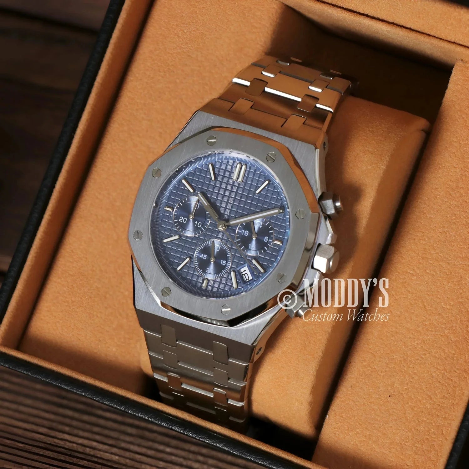 Silver Chronograph Wristwatch Royal Seikoak with VK63 Hybrid Movement and modern design