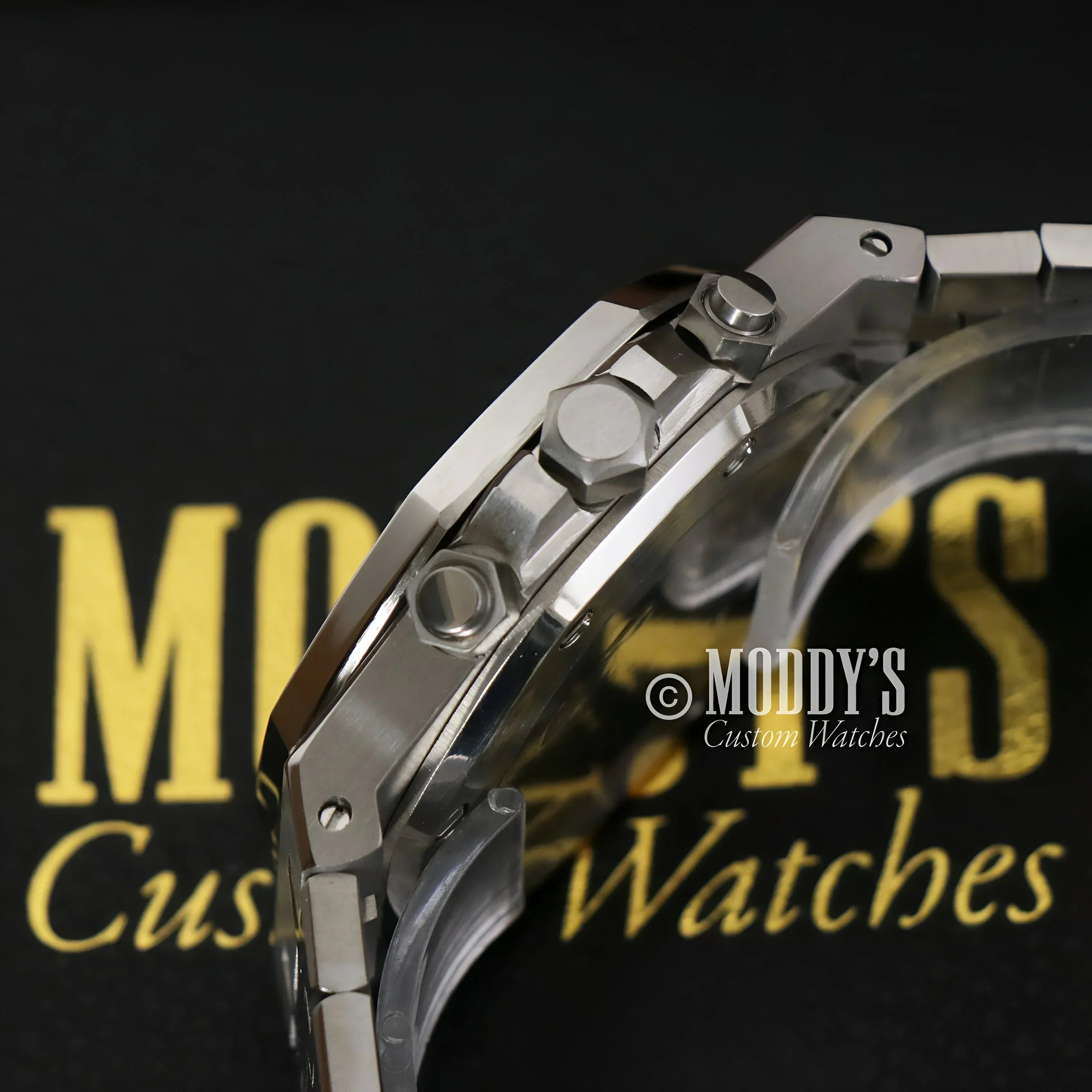 Silver Royal Seikoak wristwatch with hexagonal buttons and VK63 hybrid movement