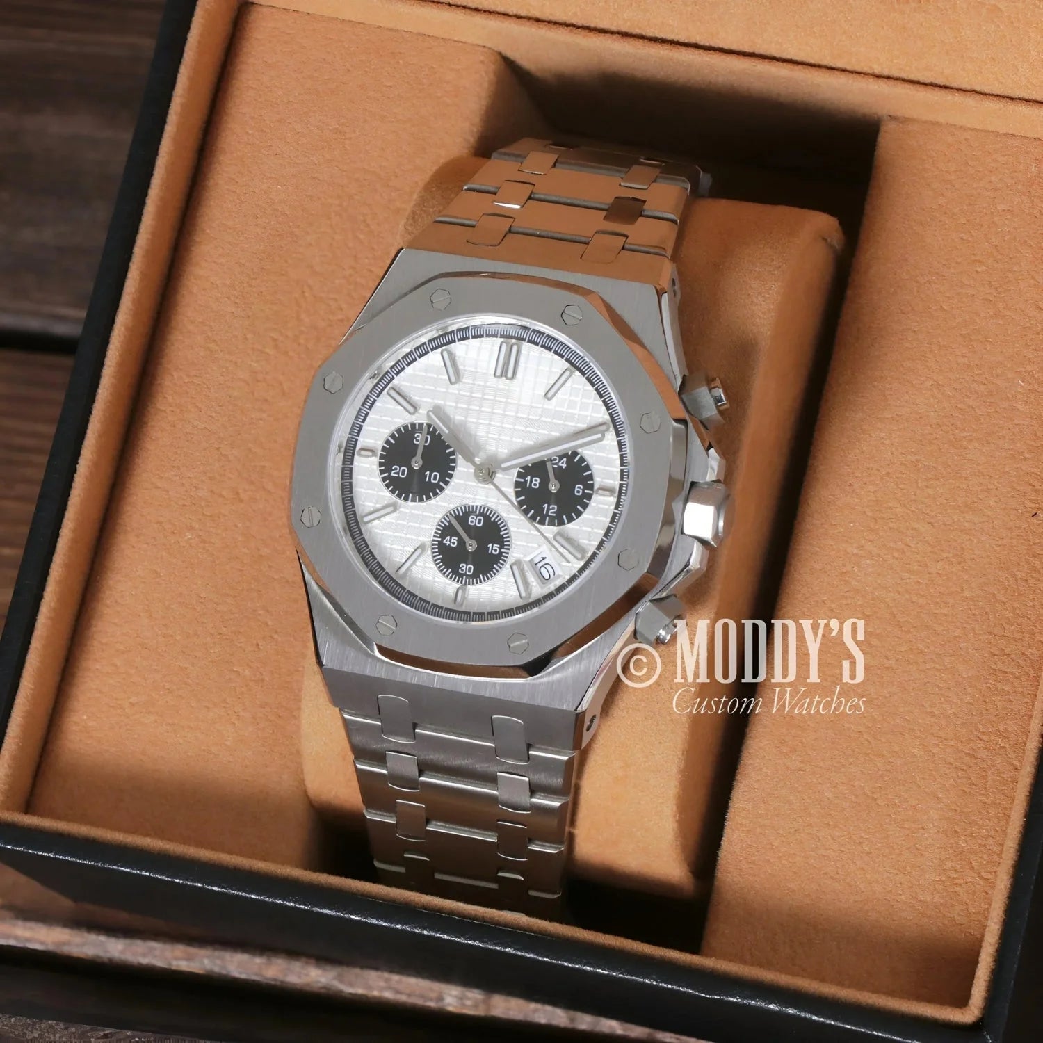 Silver chronograph wristwatch Royal Seikoak with VK63 hybrid movement design