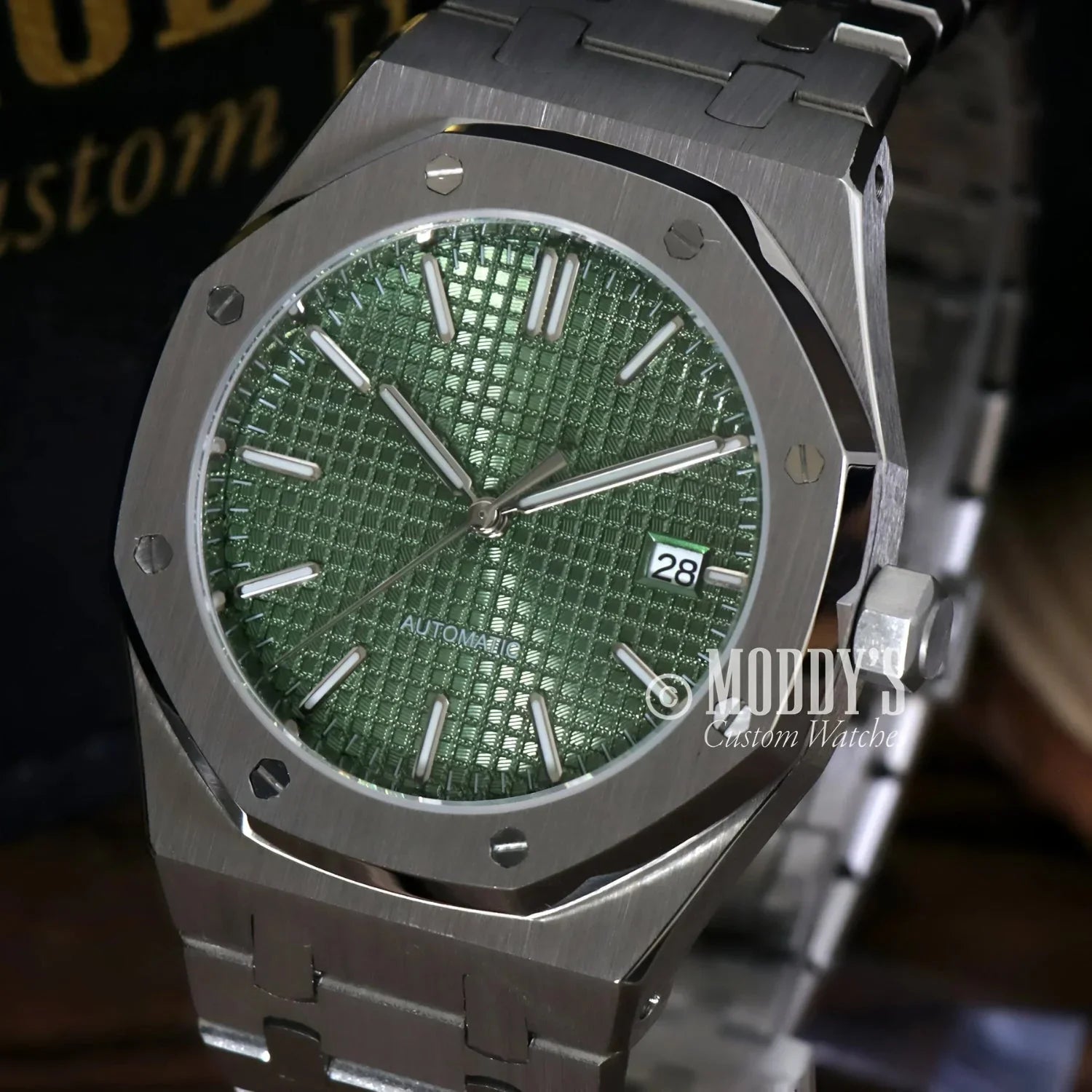 Green-faced stainless steel wristwatch from Royal Seikoak in Olive Green design