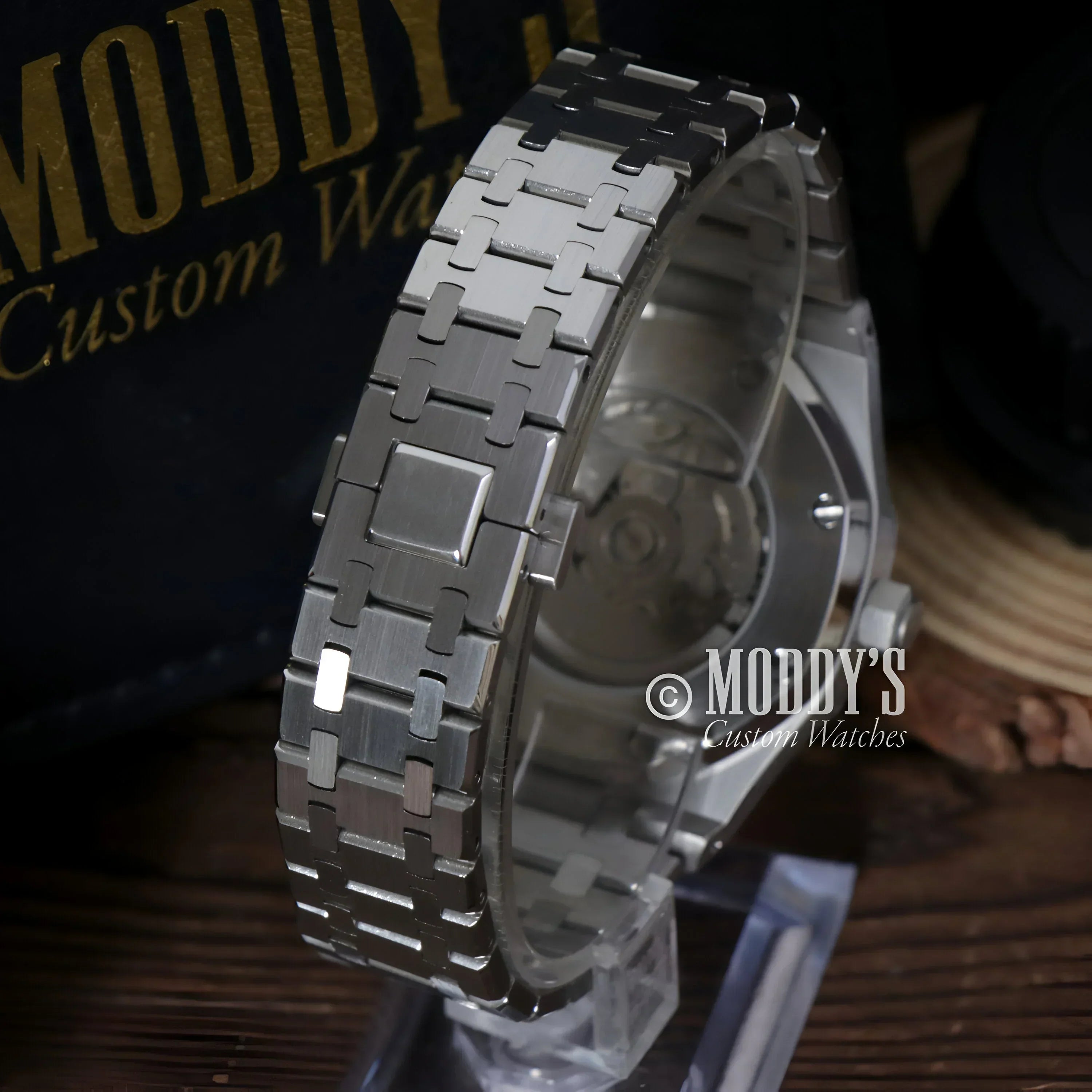 Silver metal watch with linked band from Royal Seikoak in Olive Green color