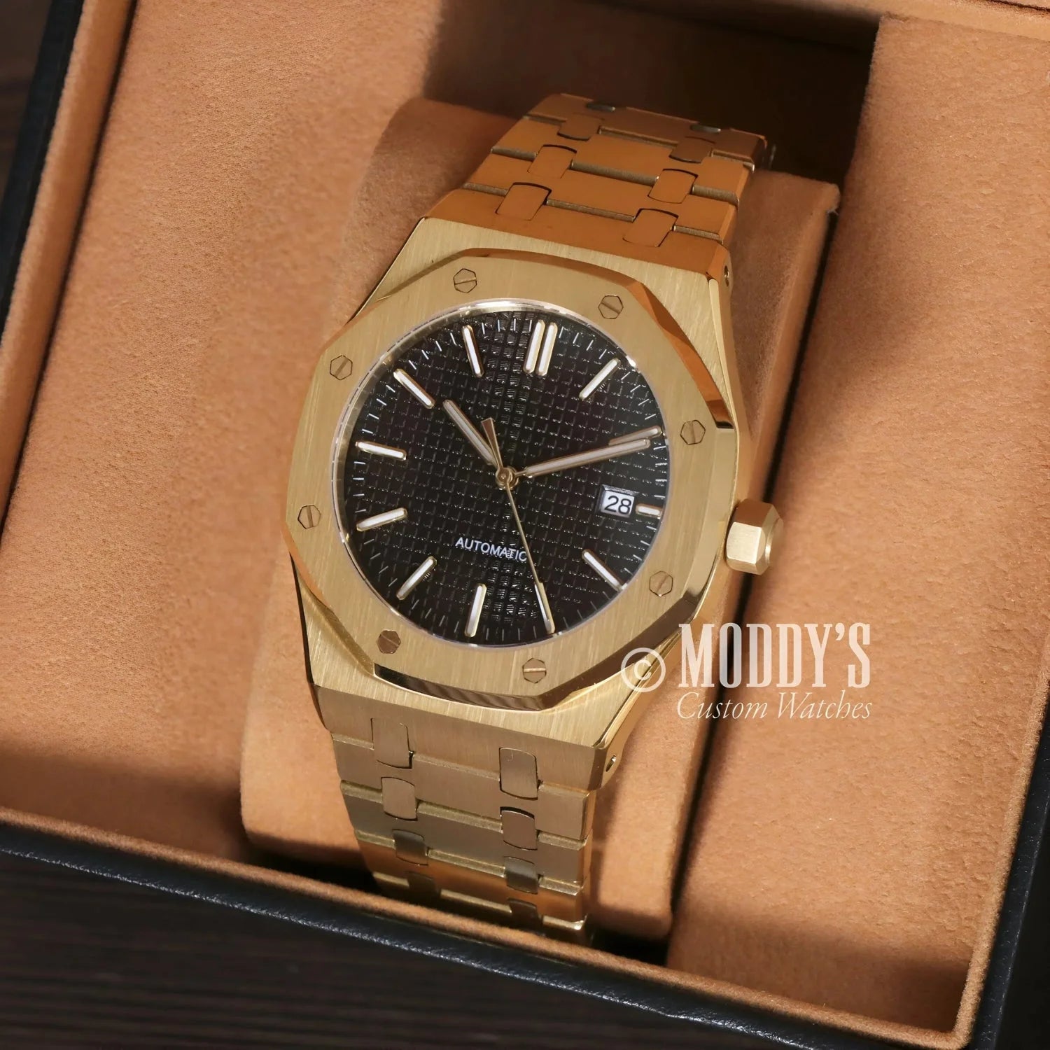 Gold-toned automatic wristwatch from Royal Seikoak featuring NH35 automatic movement
