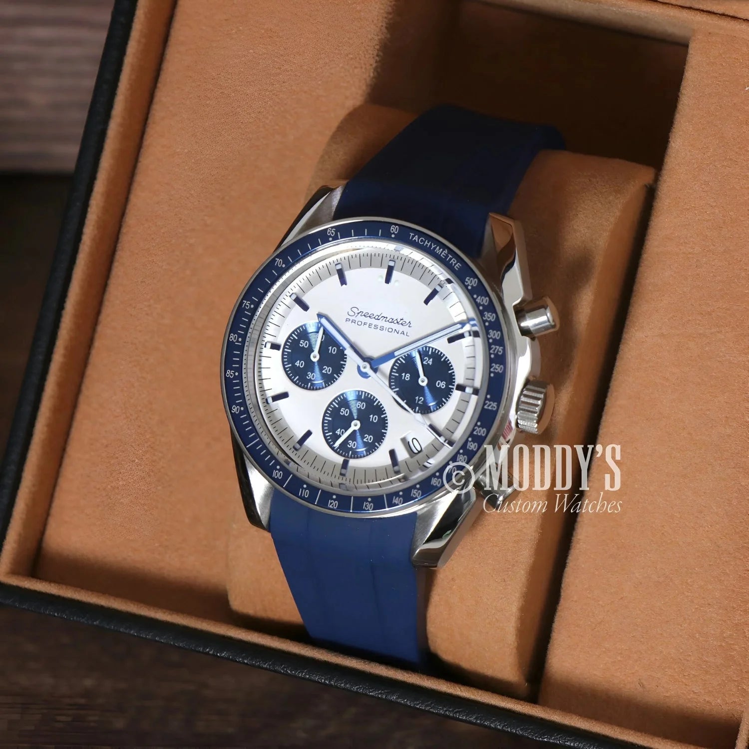 Speedseiko Snoopy Blue wristwatch with silver chronograph and blue band, Seiko VK63 hybrid
