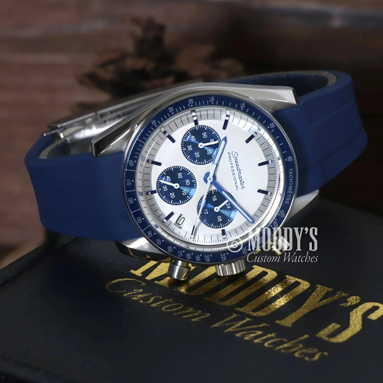 Silver Speedseiko Snoopy Blue wristwatch with blue band featuring Seiko VK63 hybrid movement