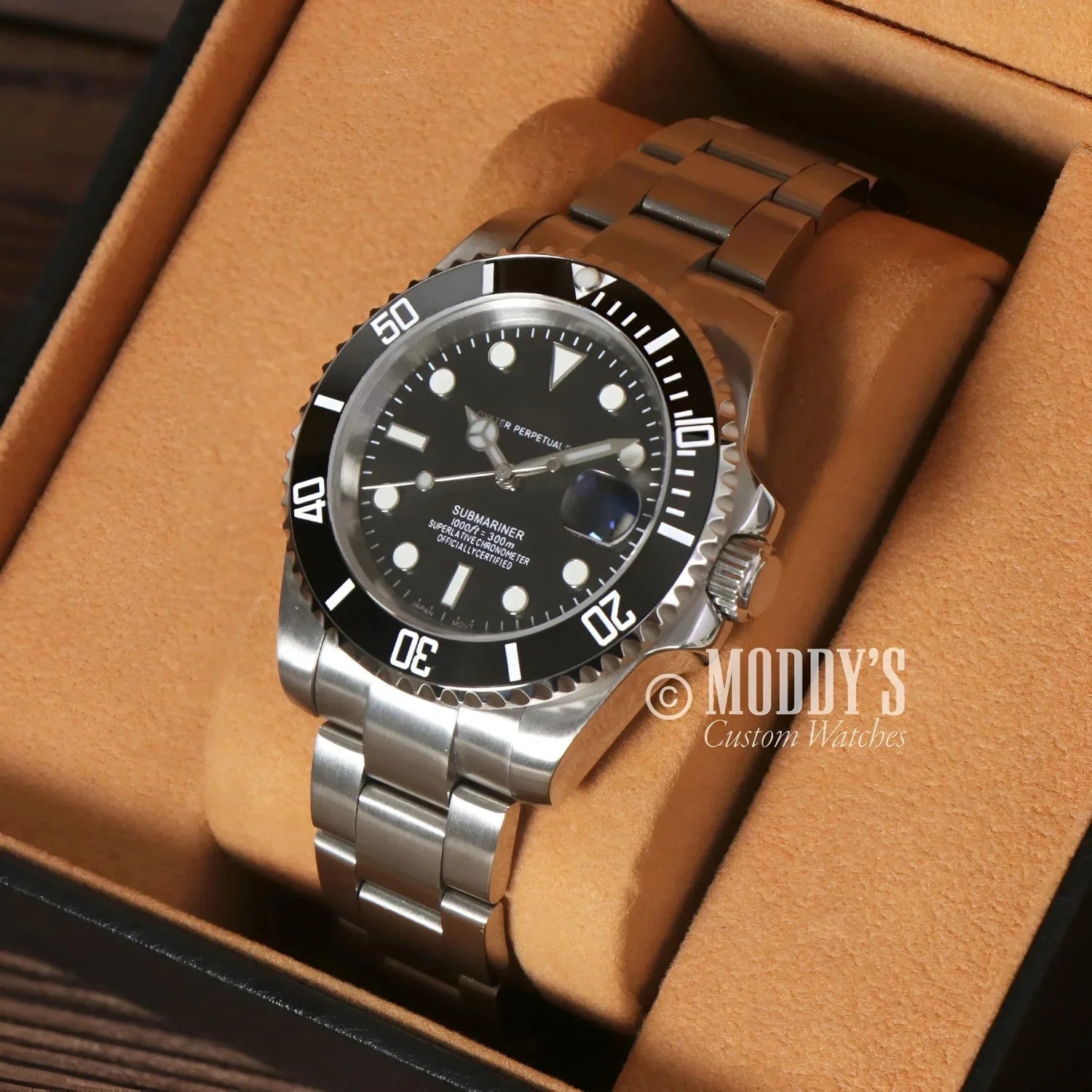 Silver wristwatch with black bezel from Seiko Mod Submariner featuring NH35 automatic movement
