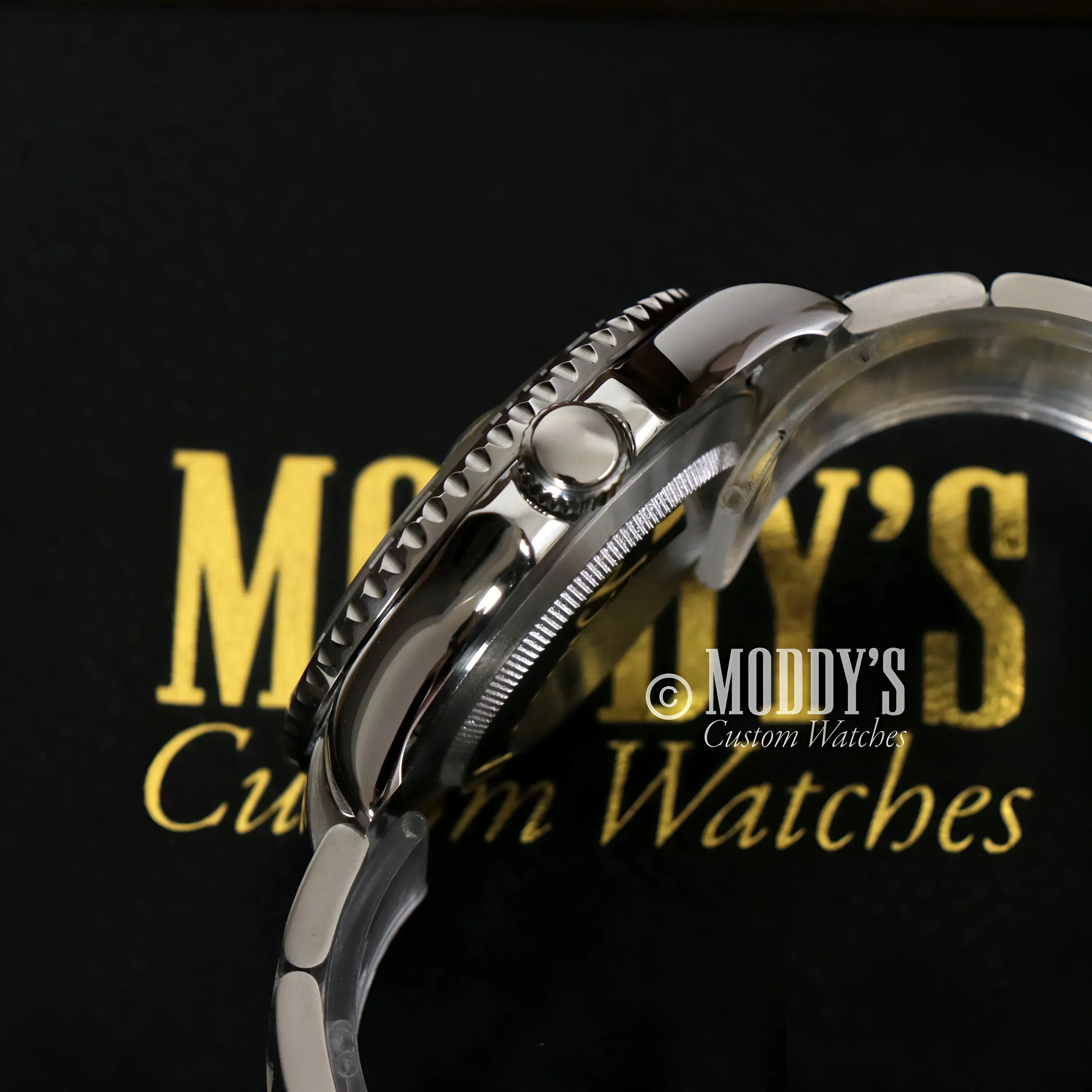 Silver wristwatch Seikomariner featuring NH35 automatic movement and 316L stainless steel