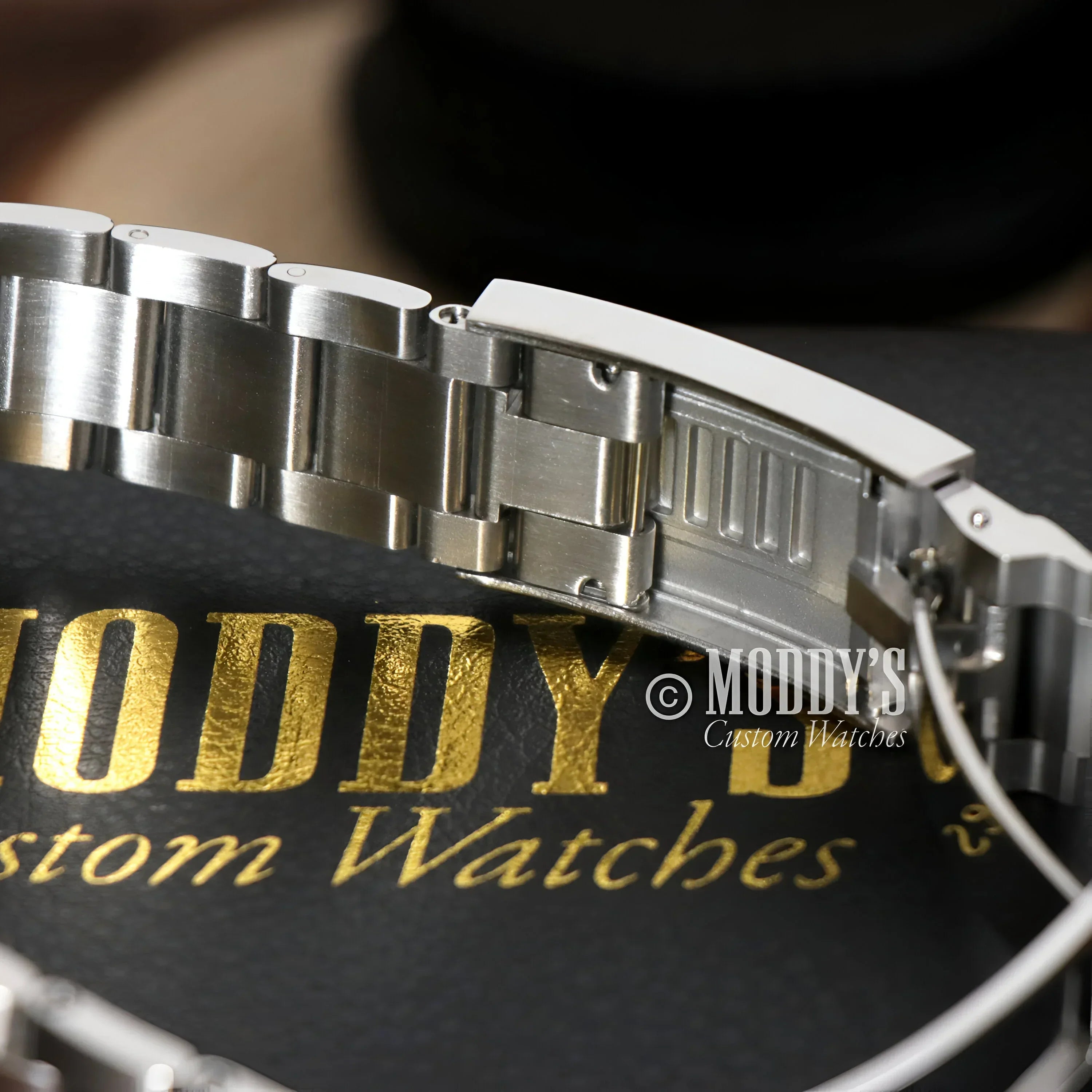 Silver metal watch band for Seikomariner featuring 316L stainless steel and NH35 automatic movement