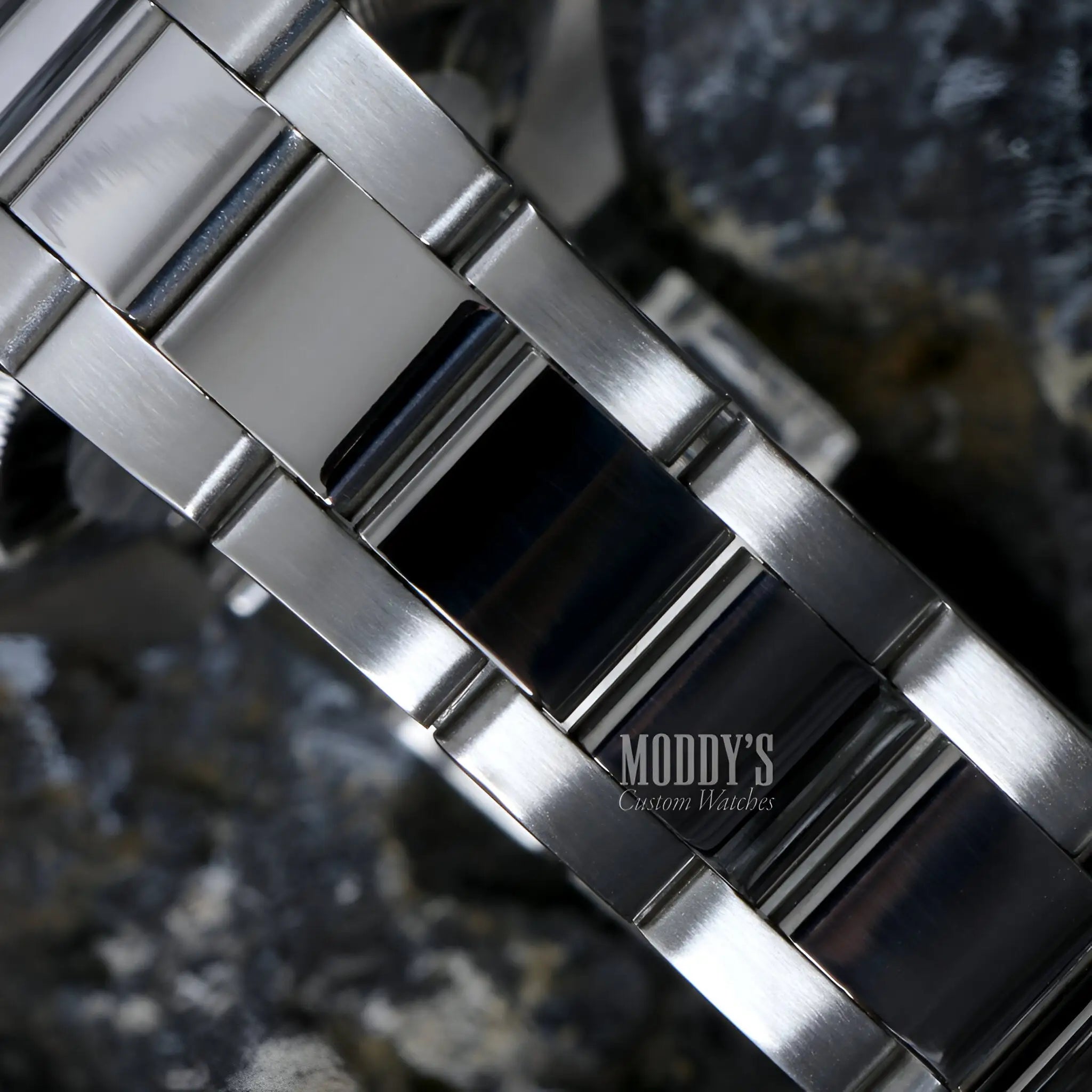 Oysteiko Explorer Black watch with 316L stainless steel band