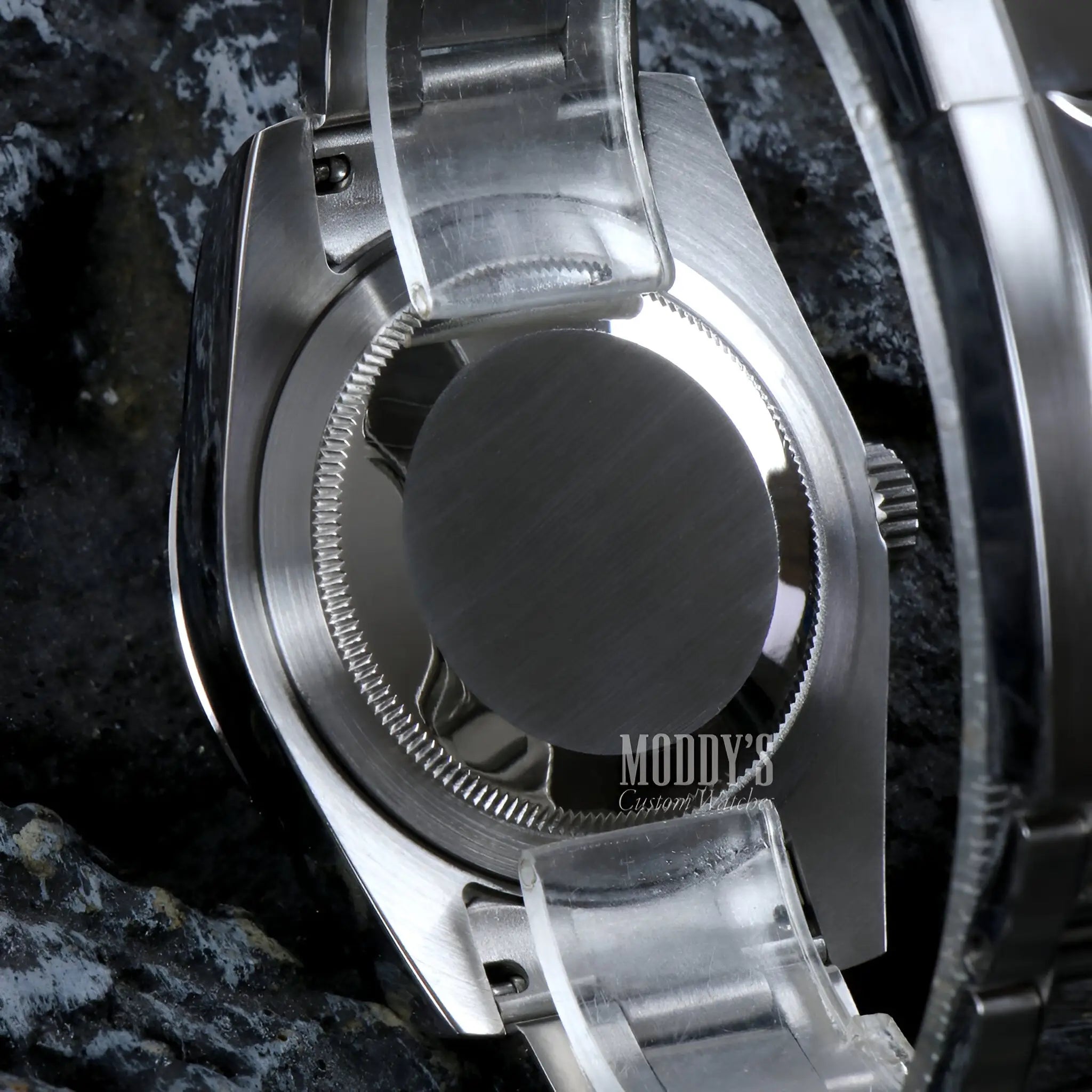 Oysteiko Explorer Black with Seiko NH35 automatic and 316L stainless steel