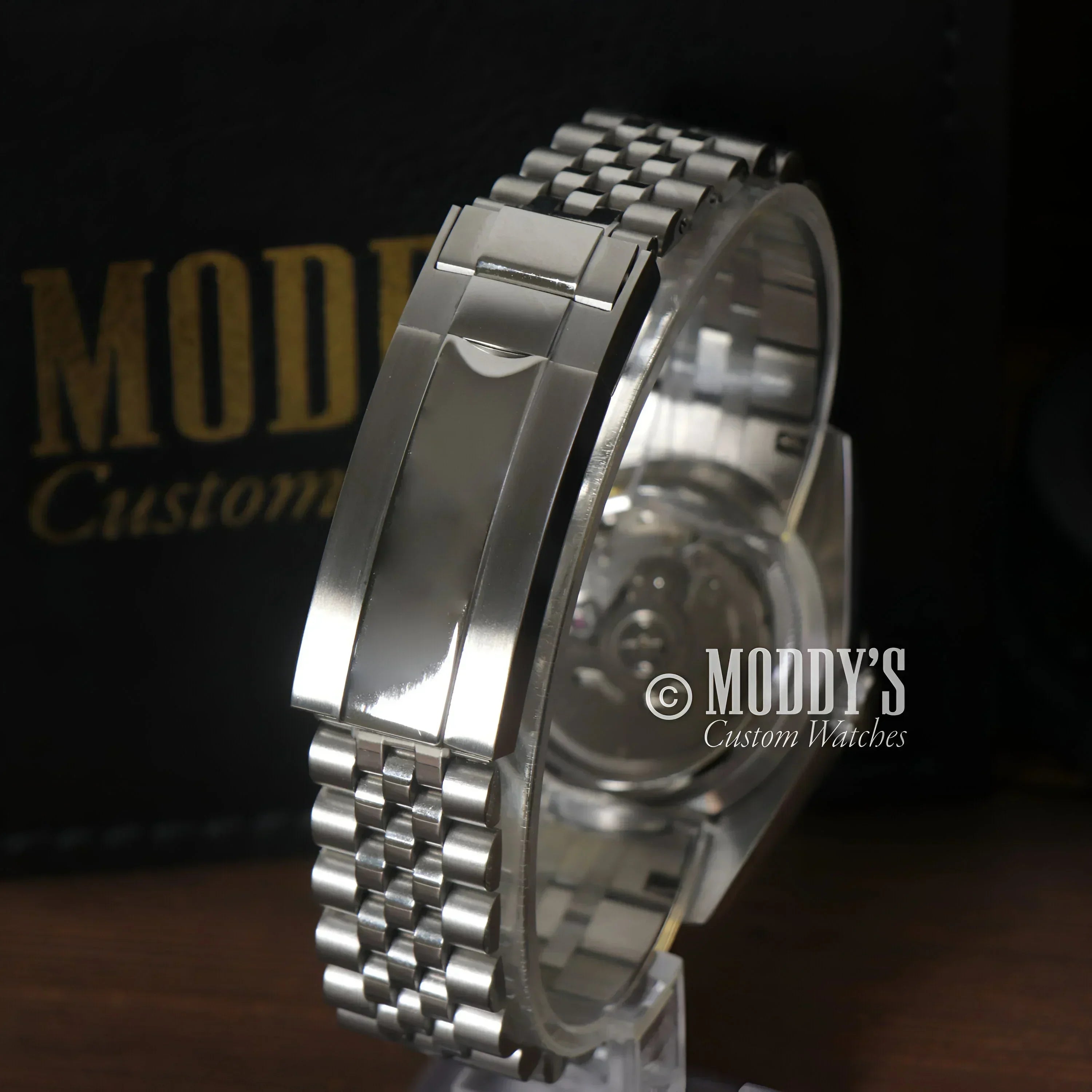 Silver metal watch band for Seikojust Champagne, perfect for Seiko mod enthusiasts