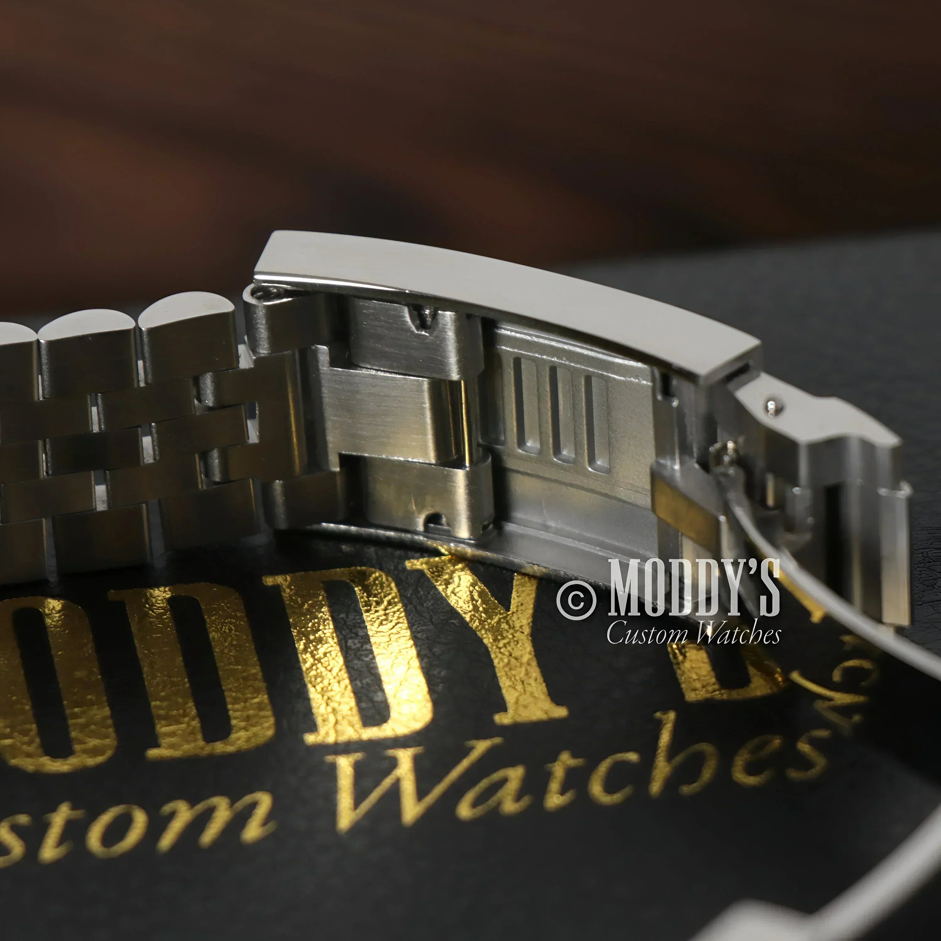 Metal watch band clasp for Seikojust Champagne, perfect for Seiko mod enthusiasts