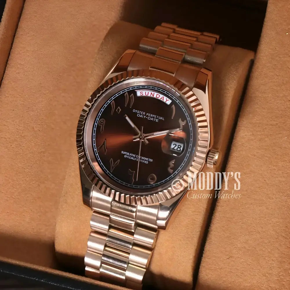 Rose gold wristwatch with Arabic numerals, Seikojust Daydate Rose Gold in 904L stainless steel