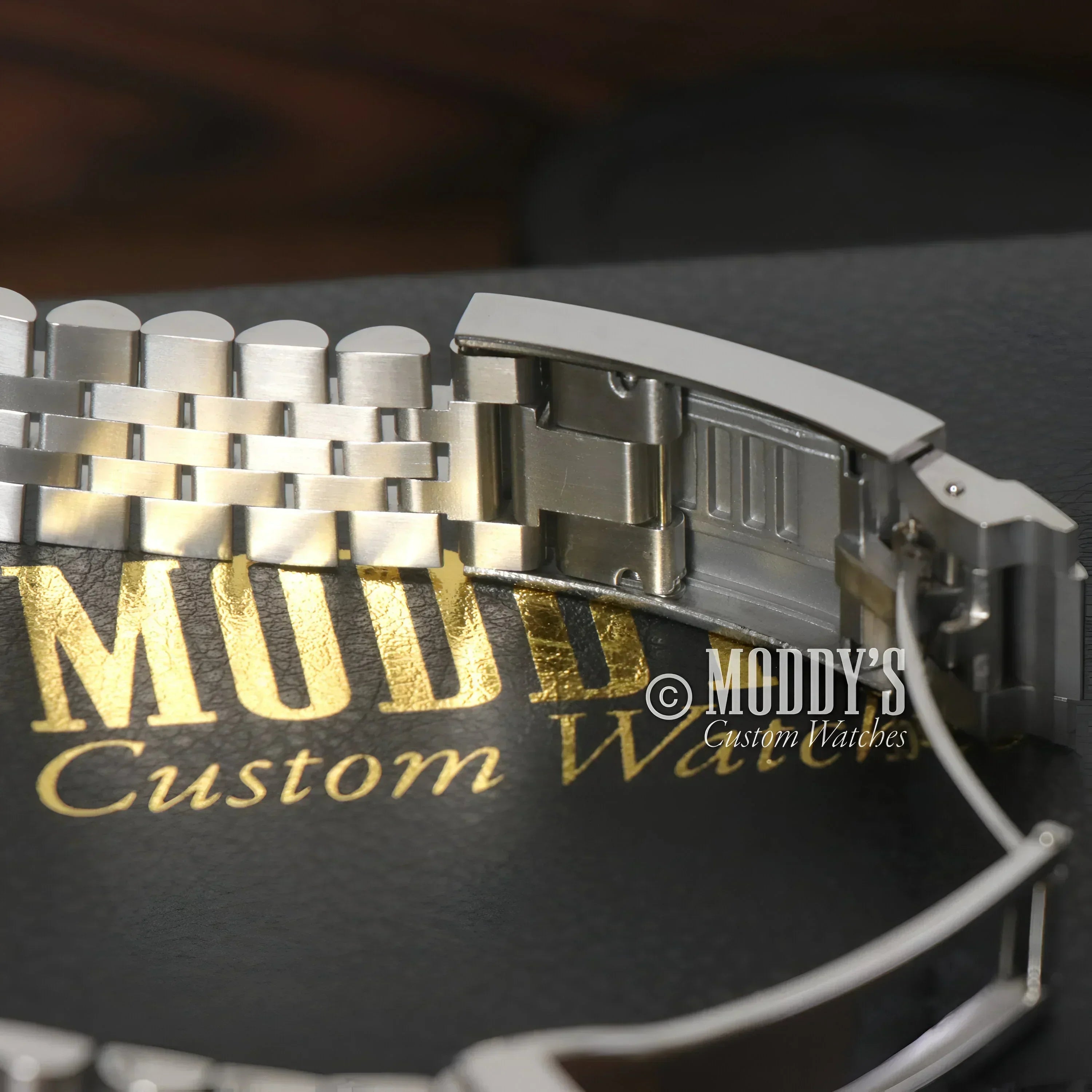 Silver watch band with open clasp for Seikojust Roman Champagne, ideal for Seiko mod