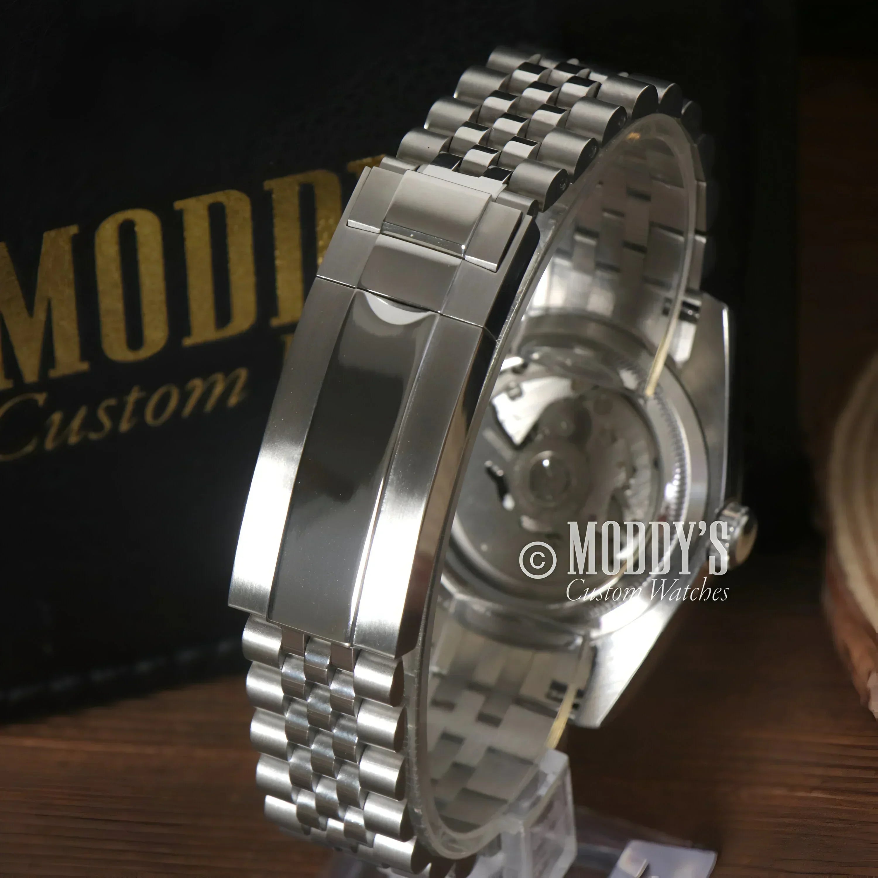 Silver Seikojust Roman Champagne wristwatch with metal band and NH35 automatic movement