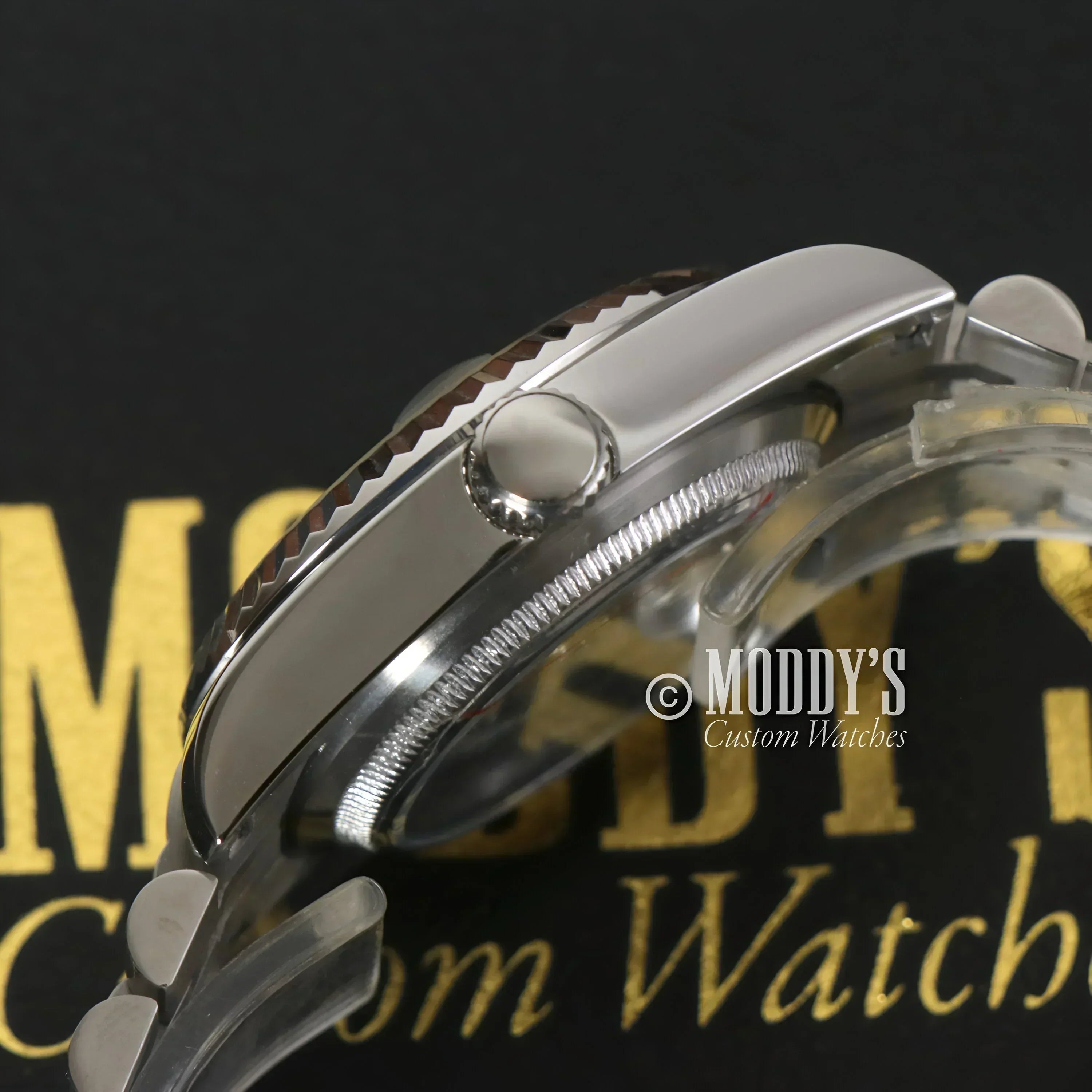 Silver Seiko Mod wristwatch with ridged bezel and Roman Champagne dial, featuring Seiko NH35 Automatic