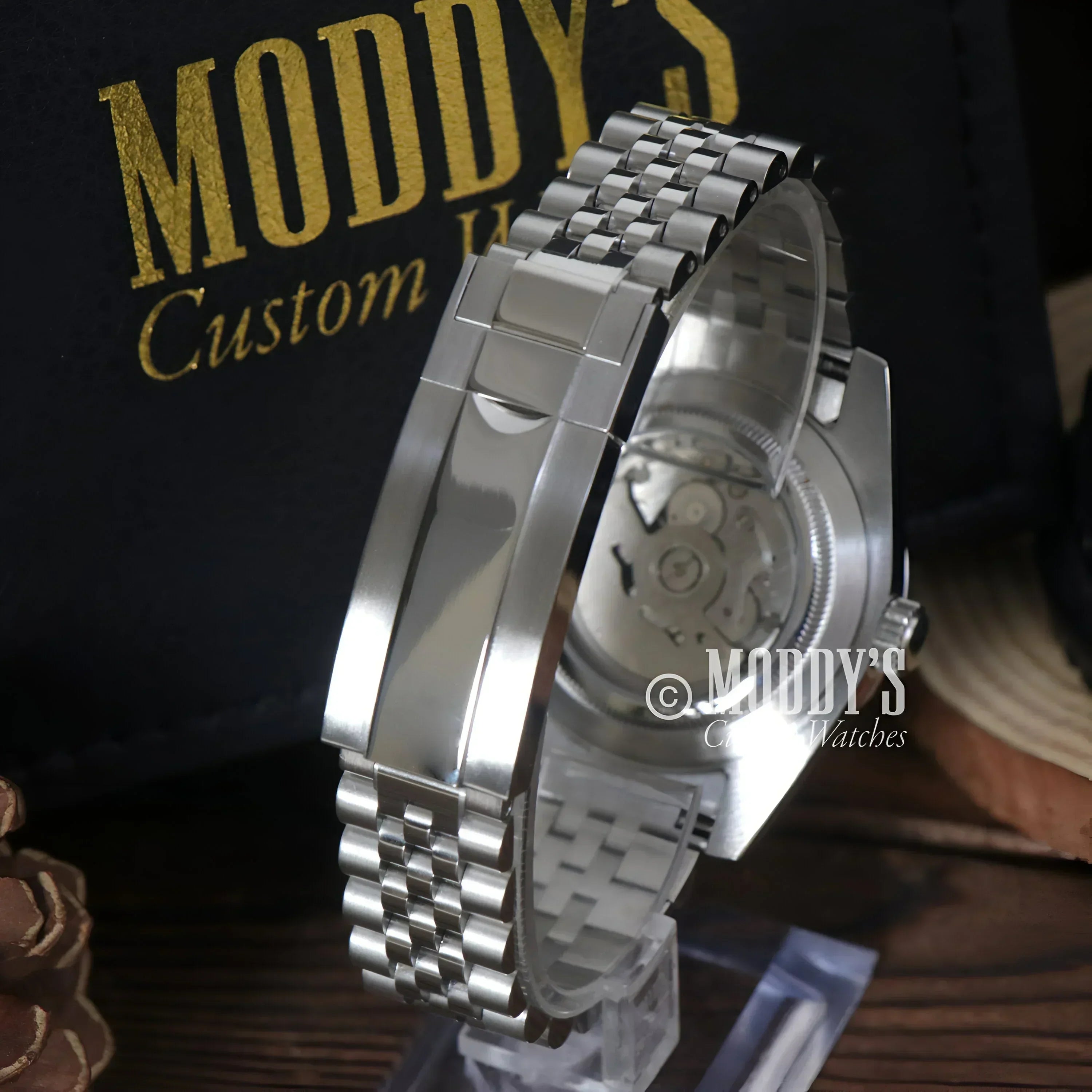 Silver wristwatch with metal band, Seiko NH35 Automatic, Sky Dweller Mint Green