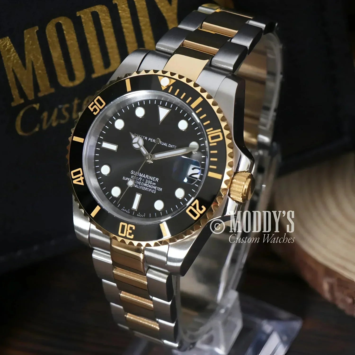 Two-tone Submariner wristwatch with Seiko NH35 automatic movement in Seikomariner Black