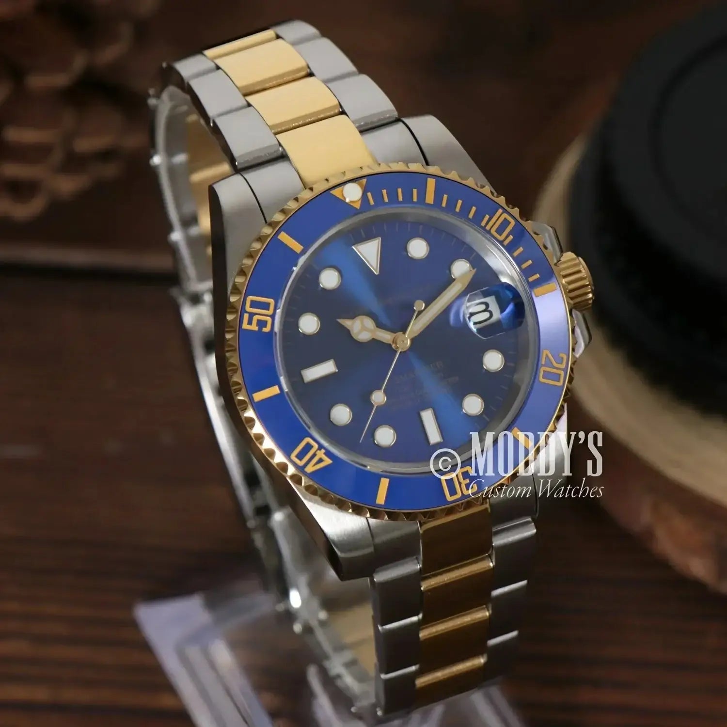 Two-tone blue-faced wristwatch Seikomariner with Seiko NH35 automatic movement