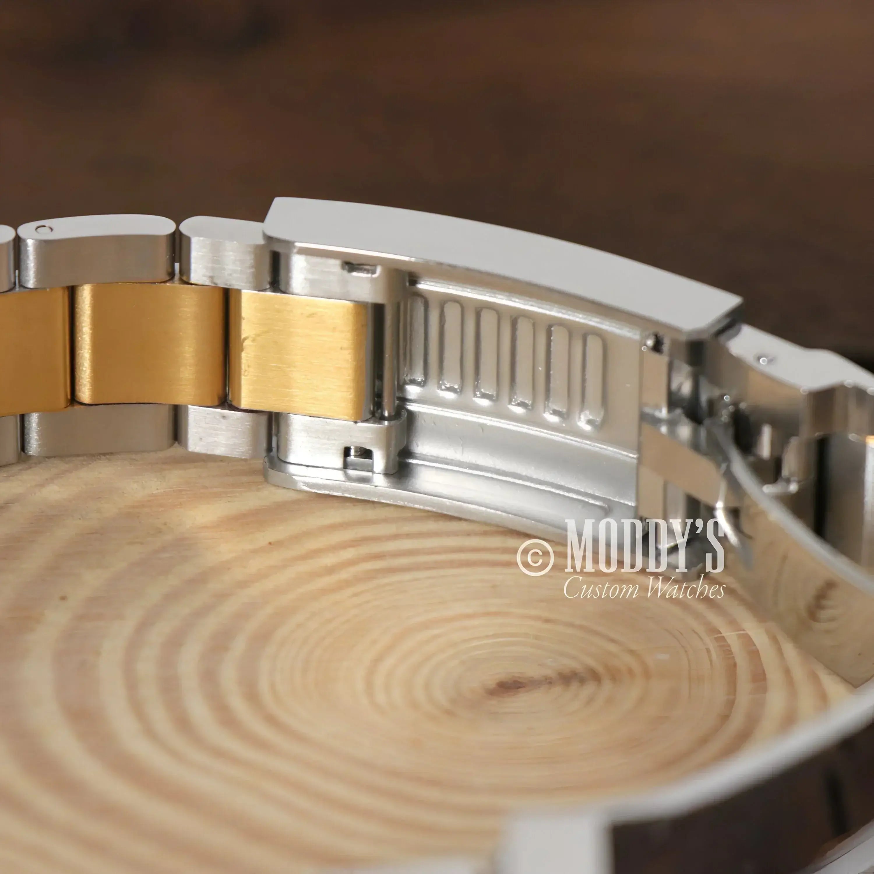 Two-tone watch band clasp for Seiko mod Submariner with NH35 automatic movement