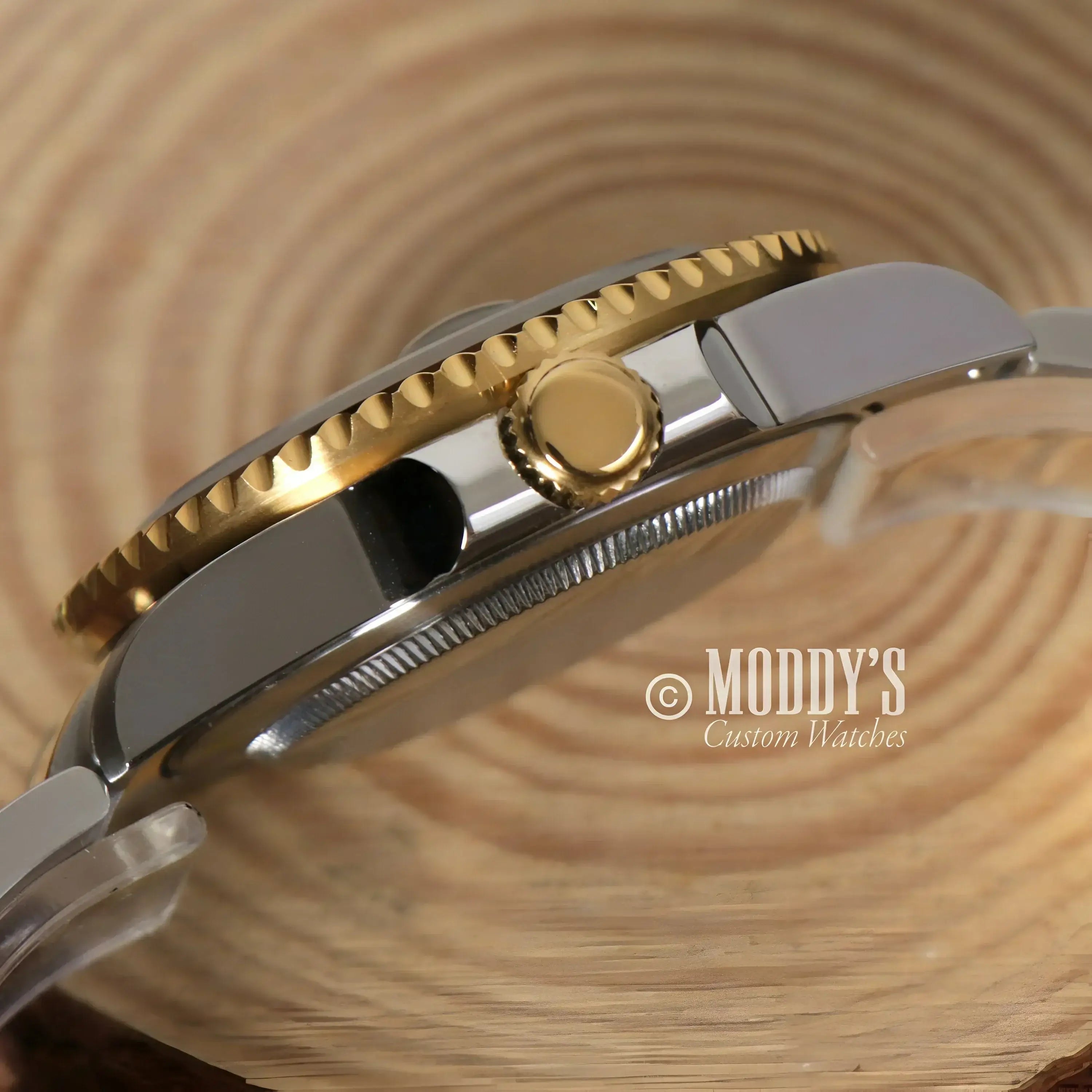 Two-tone Seiko Mariner wristwatch featuring NH35 automatic movement in blue design