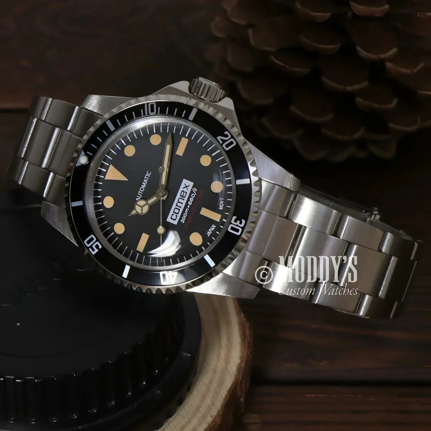 Silver and black Seikomariner automatic wristwatch with Seiko NH35 movement