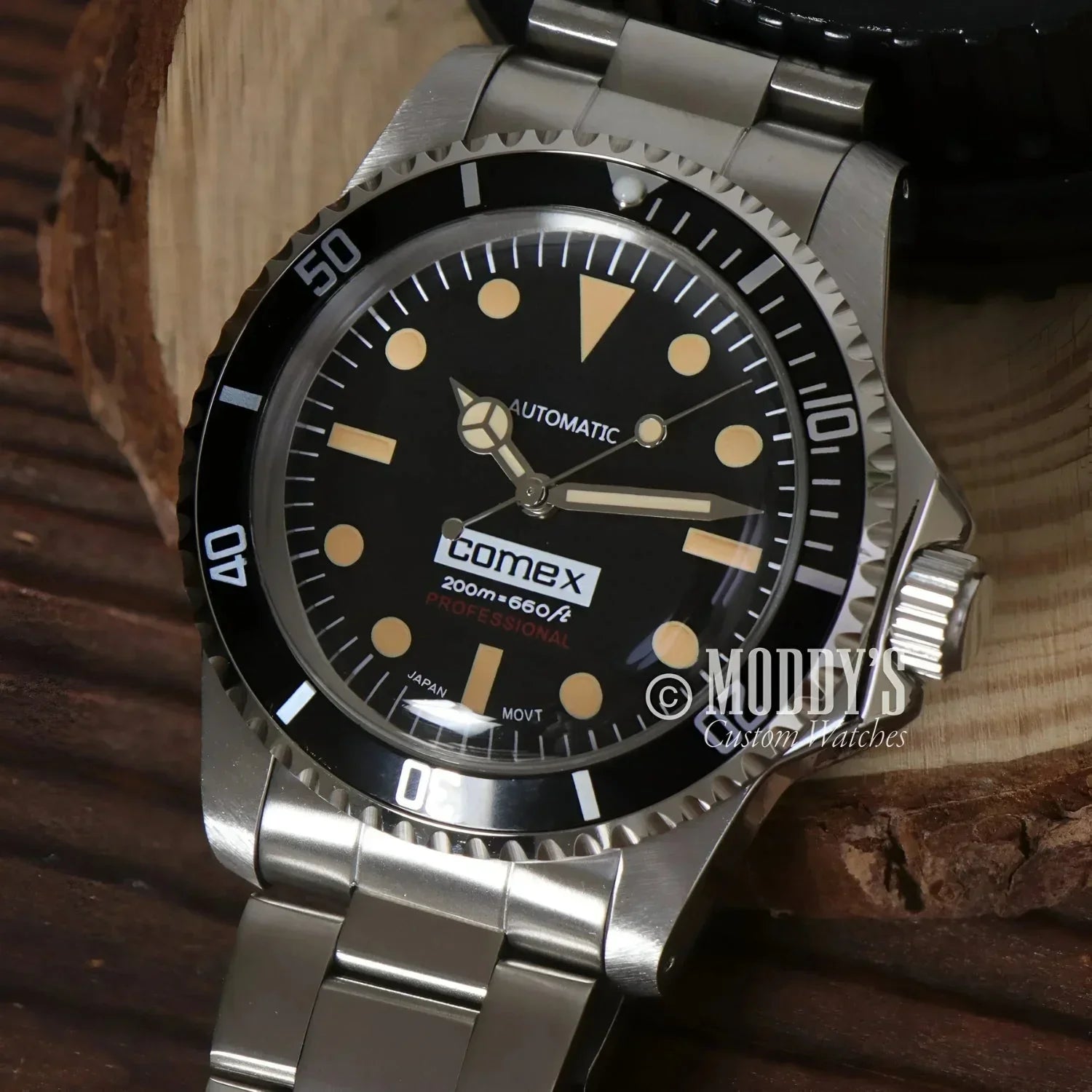 Silver wristwatch with black bezel, Seikomariner Vintage featuring Seiko NH35 automatic