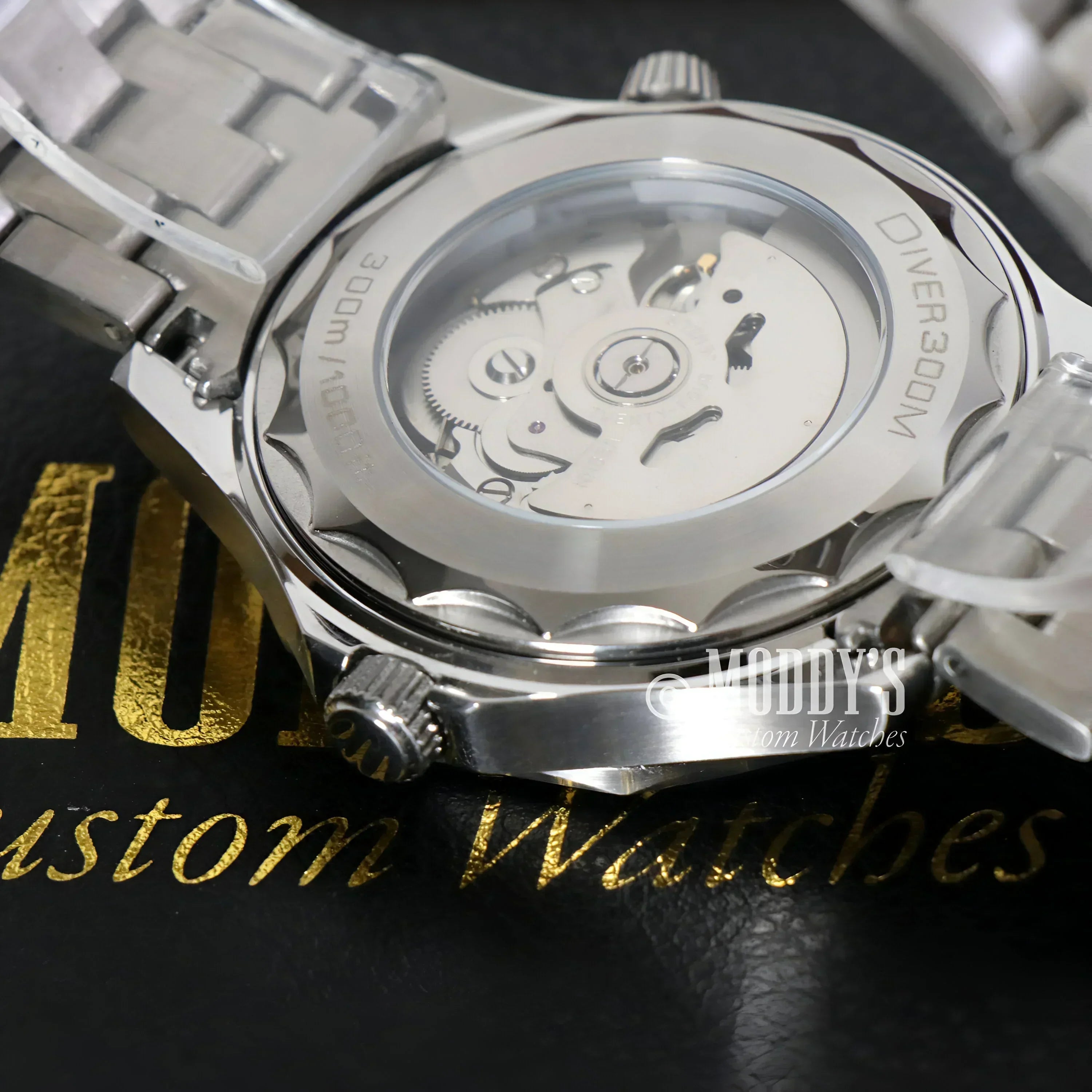 Silver automatic wristwatch Seikomaster Blue with NH35 movement and prestigious Seiko style
