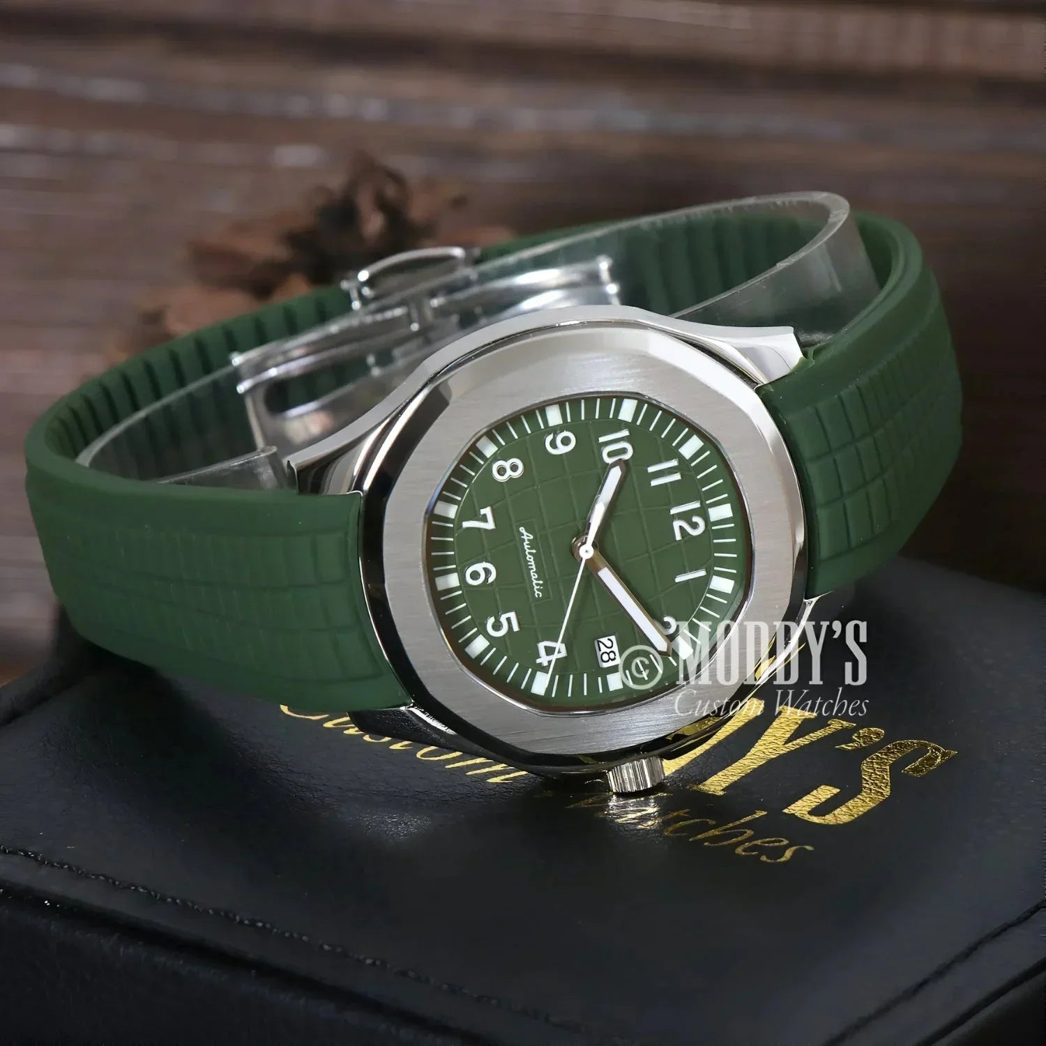 Green-faced automatic wristwatch Seikonaut with NH35 automatic movement
