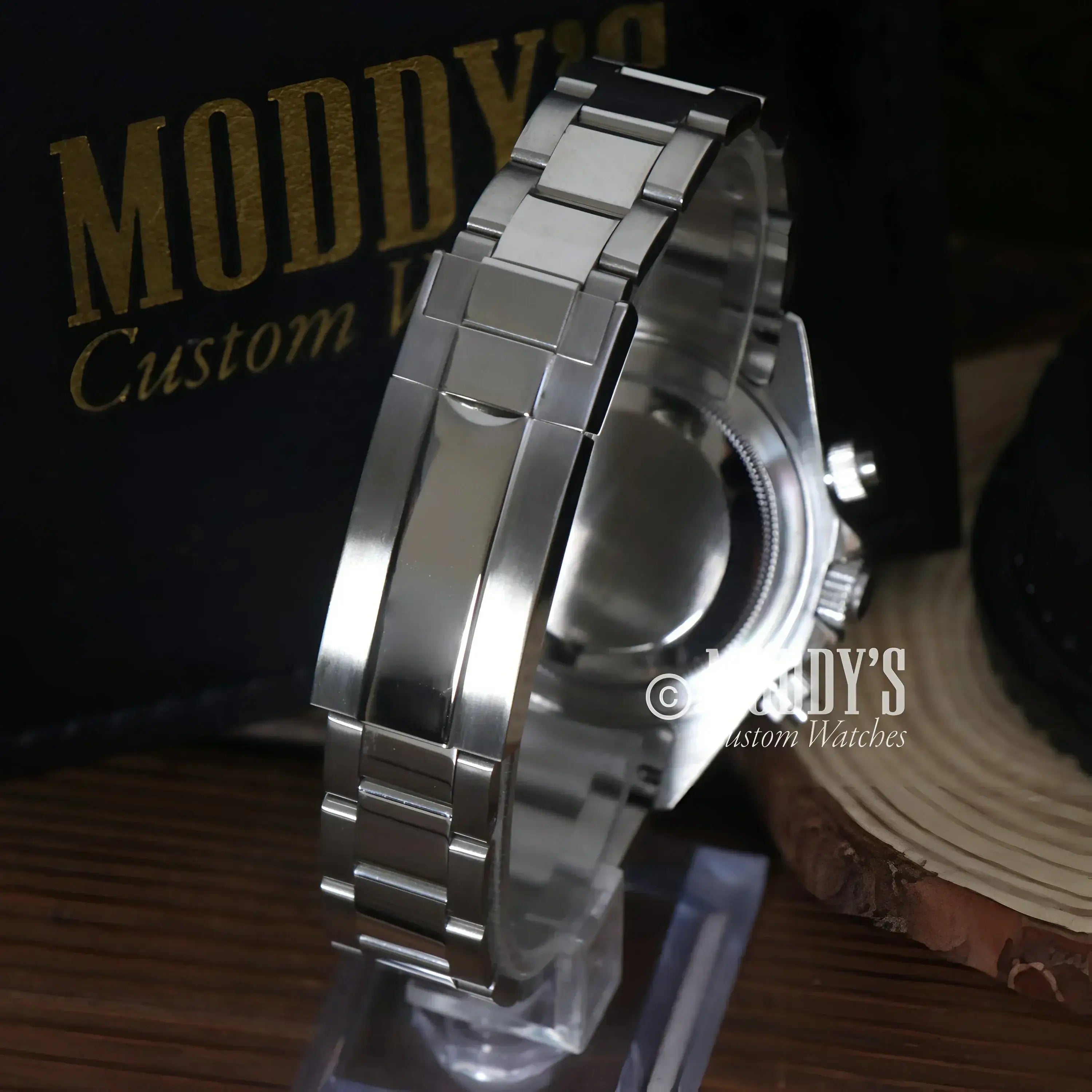 Silver metal wristwatch from Seitona Black - White featuring Seiko VK63 hybrid movement