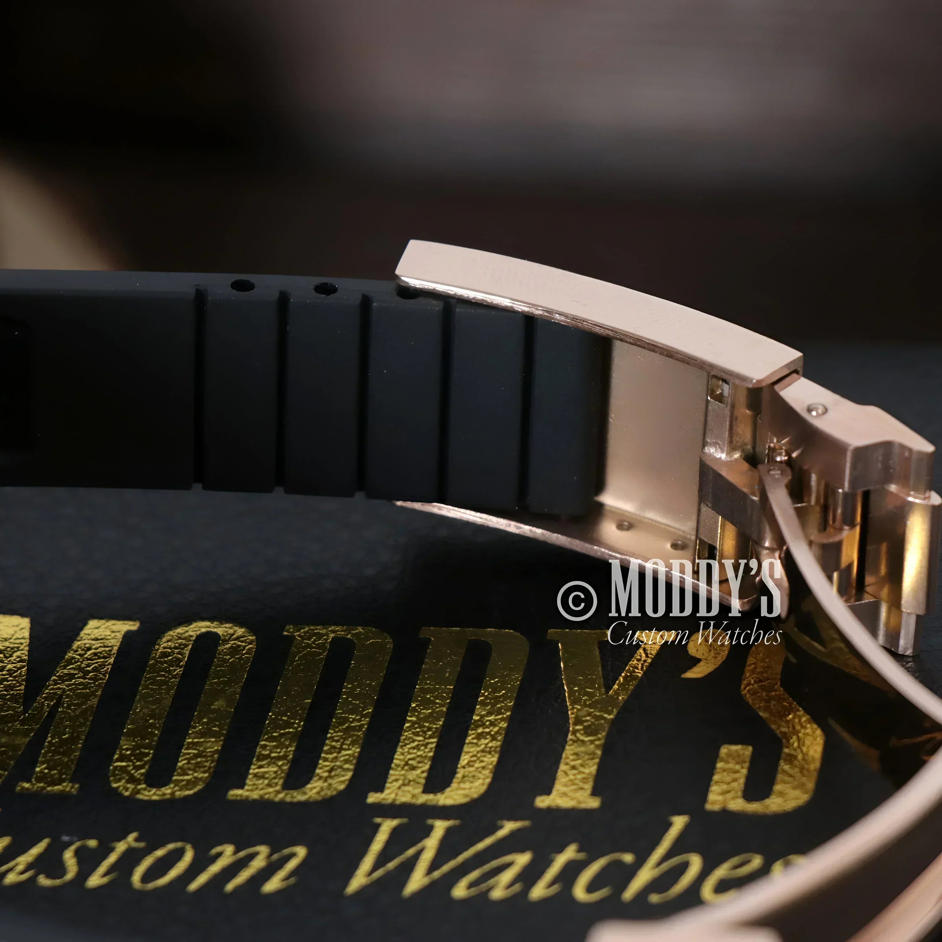 Rose gold watch clasp on black rubber strap for Seitona Chocolate with Seiko VK63 hybrid