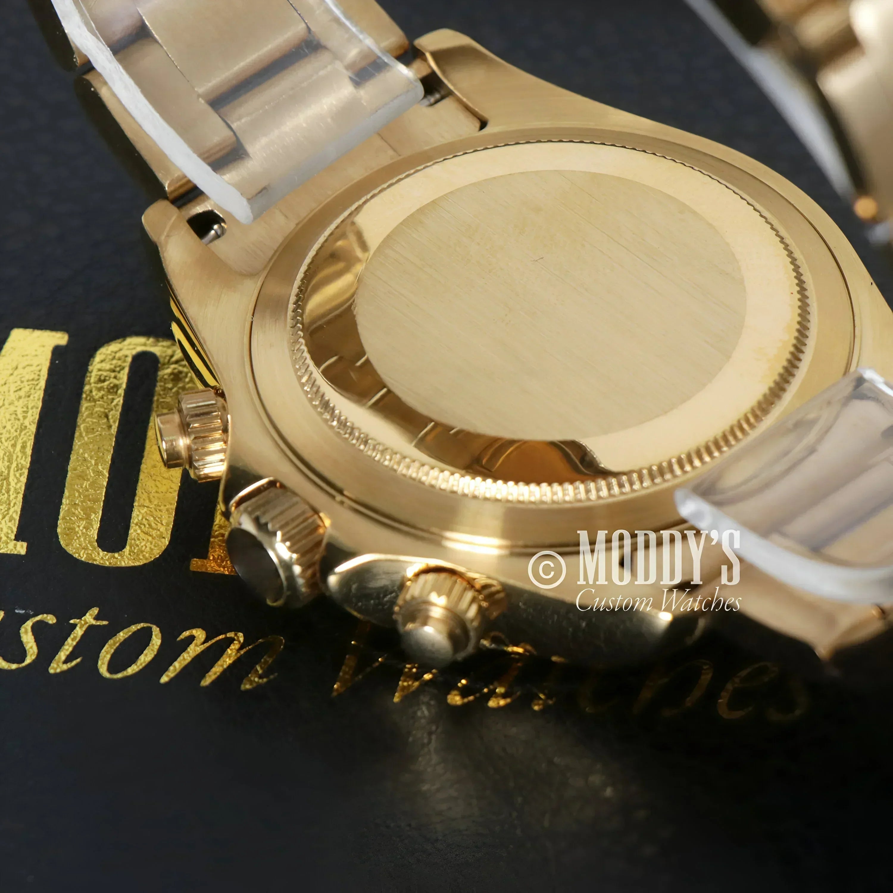Gold wristwatch with chronograph pushers from Seitona featuring Seiko VK63 hybrid movement