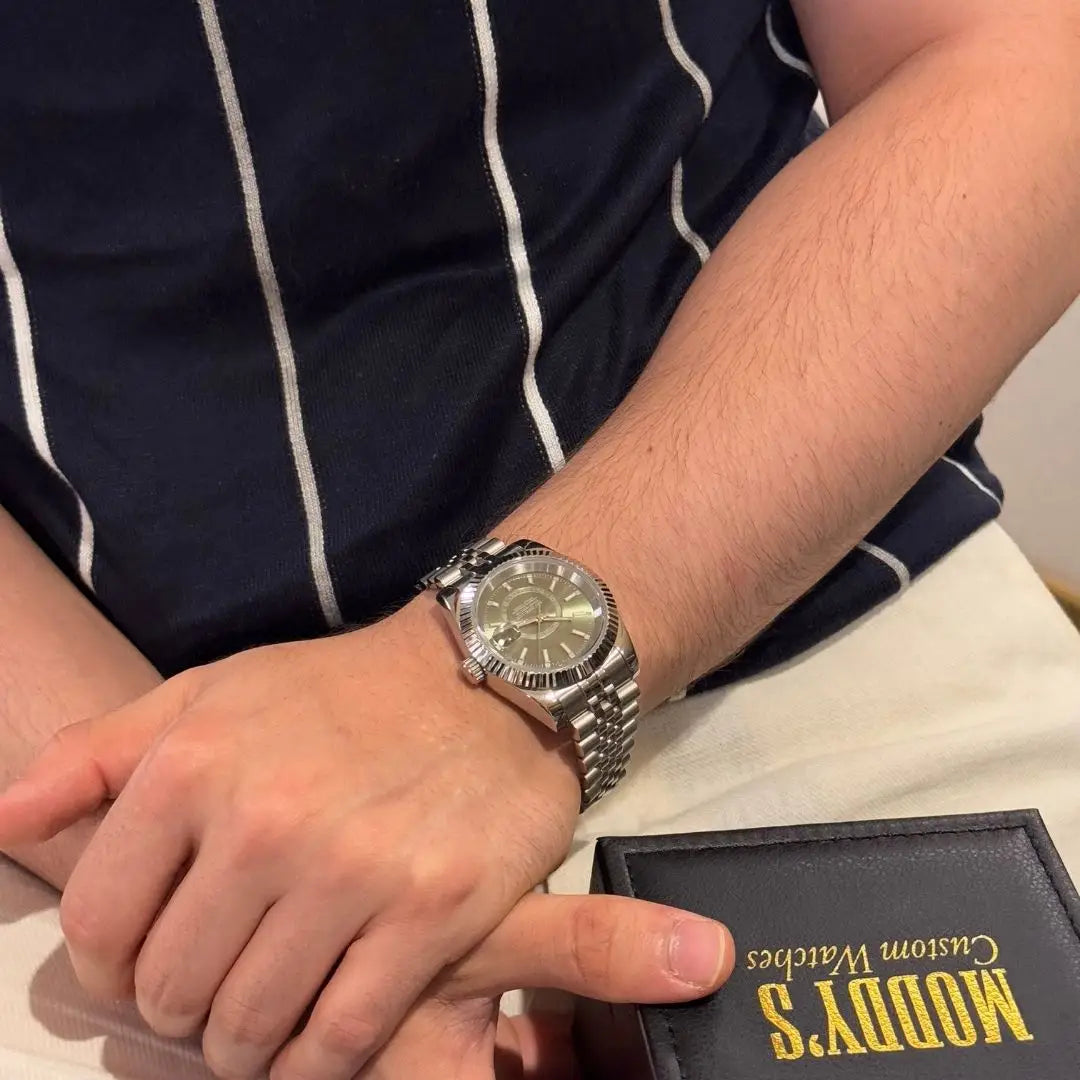 Seikojust Sky Dweller silver watch with diamond dial and 316L steel bracelet