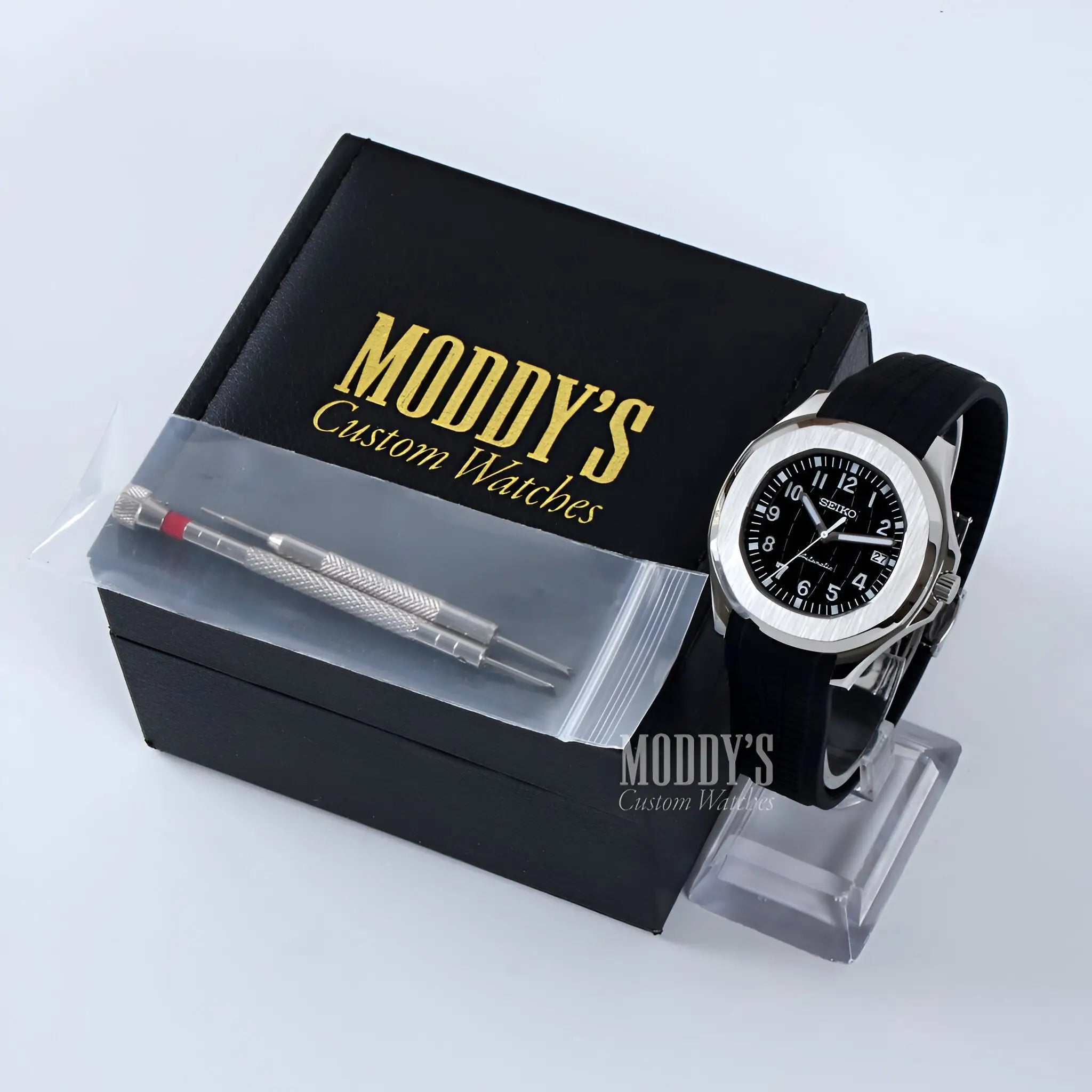 Seikonaut Black: Seiko NH35 automatic watch with iconic Aquanaut design