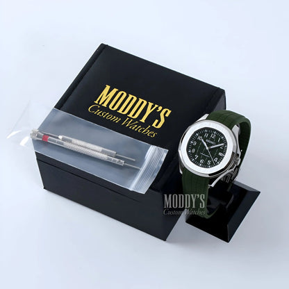 Seikonaut Green: black and silver Seiko NH35 automatic watch with green leather strap, sapphire glass