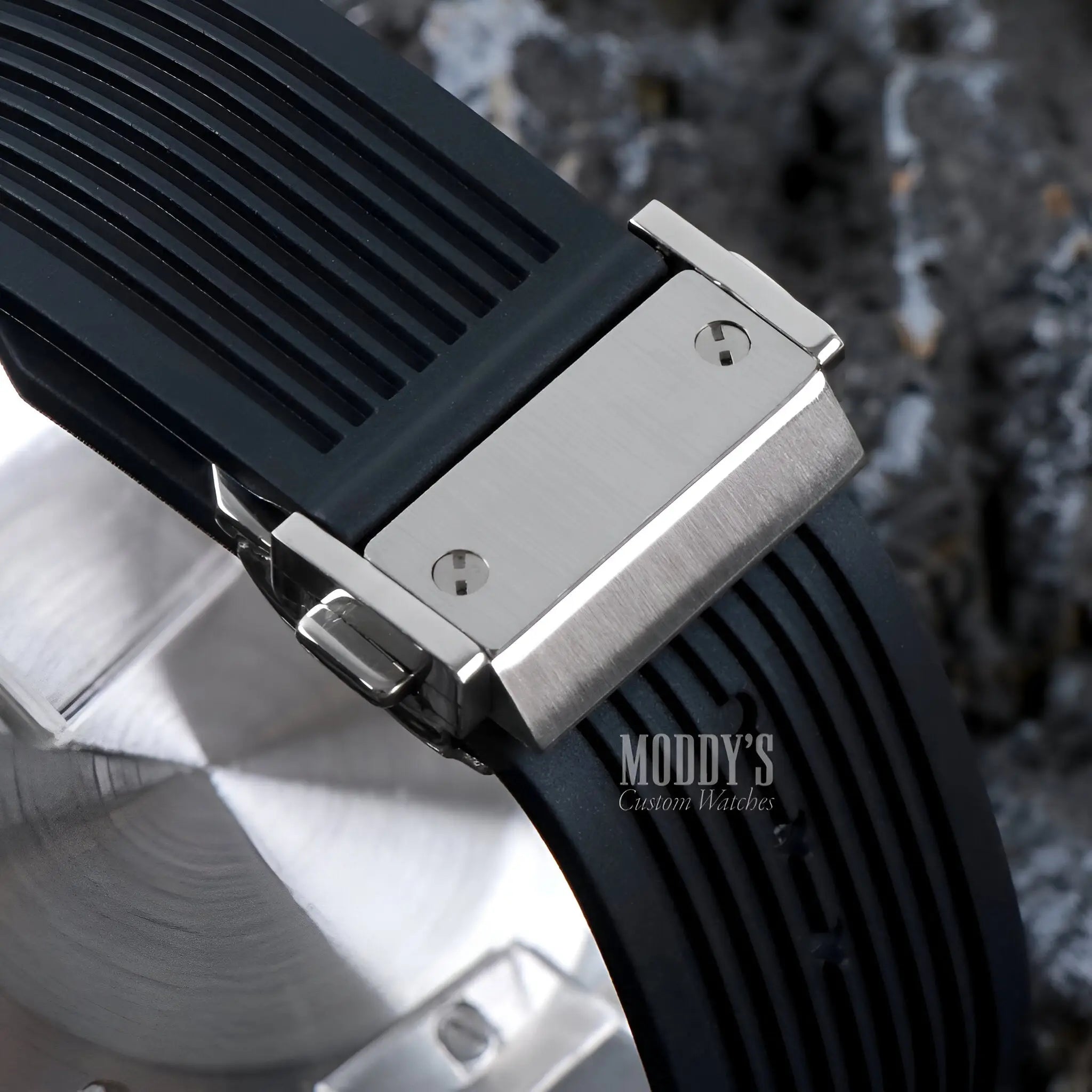 Hubleiko Big Bang Skeleton black rubber strap with silver buckle