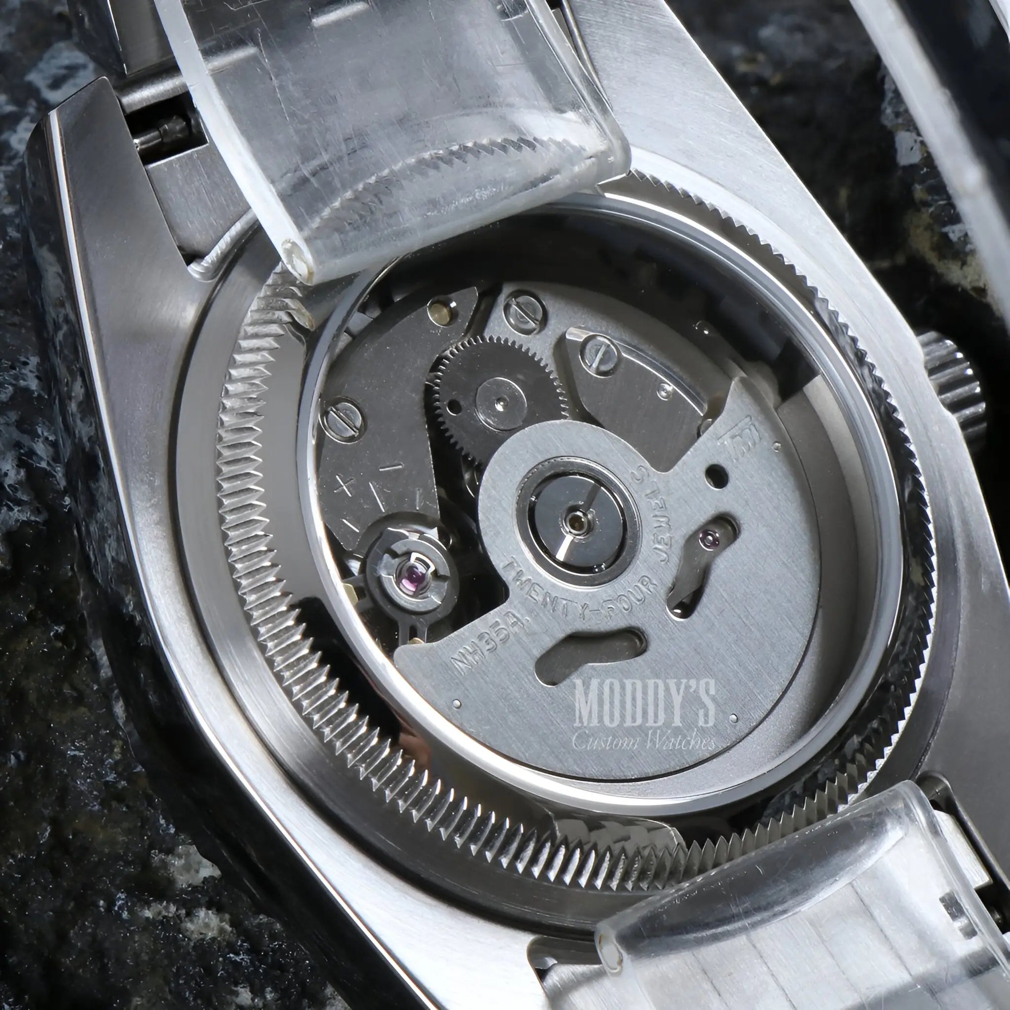 Seiko NH35 automatic watch with iconic Datejust design and transparent case back