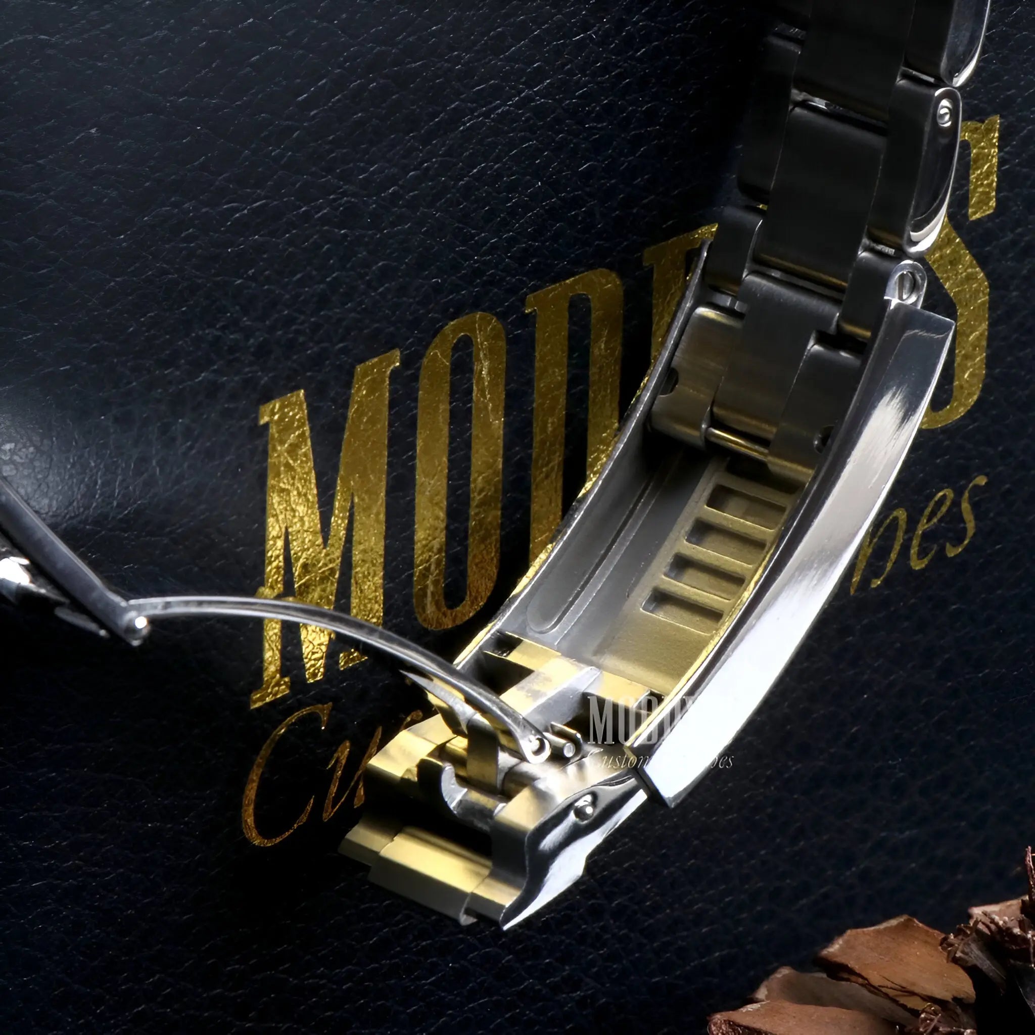 Seiko mod Daytona: stainless steel band with gold accents, Seitona Black Panda