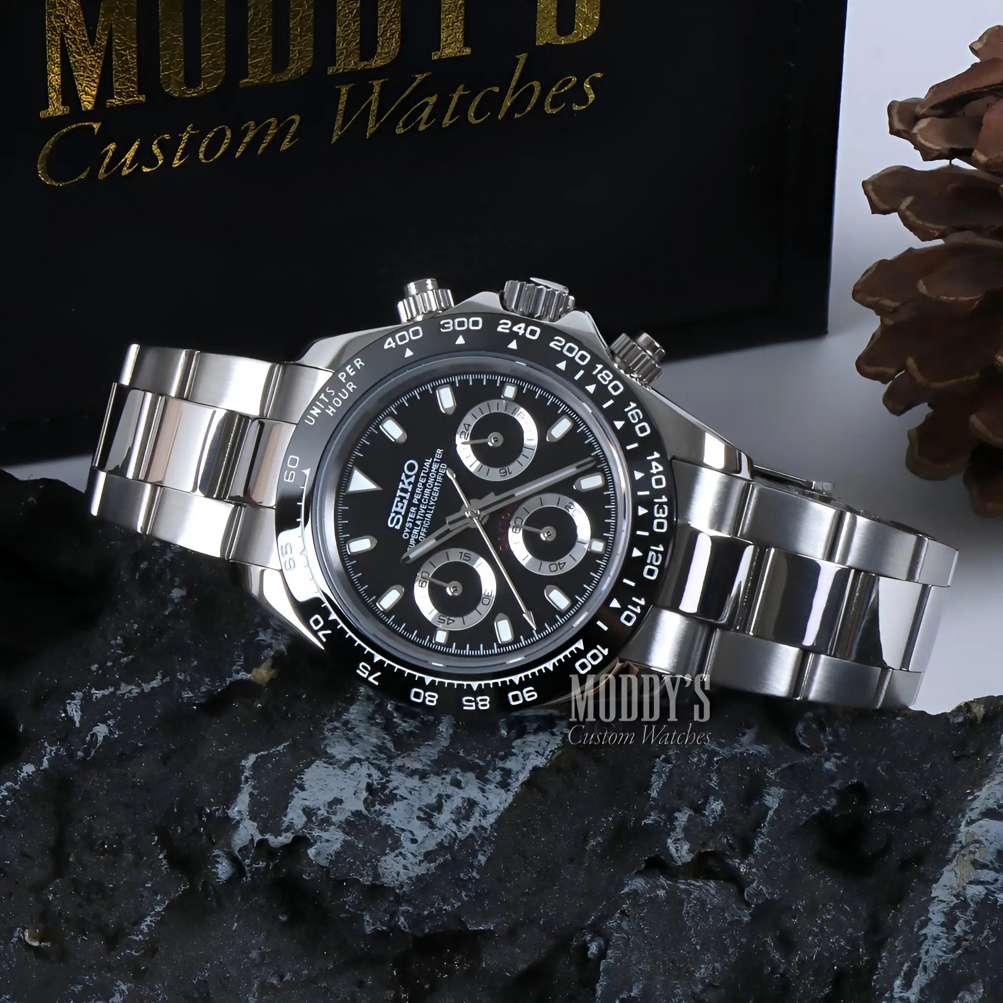 Seiko mod Daytona with iconic design, black panda VK63 hybrid watch