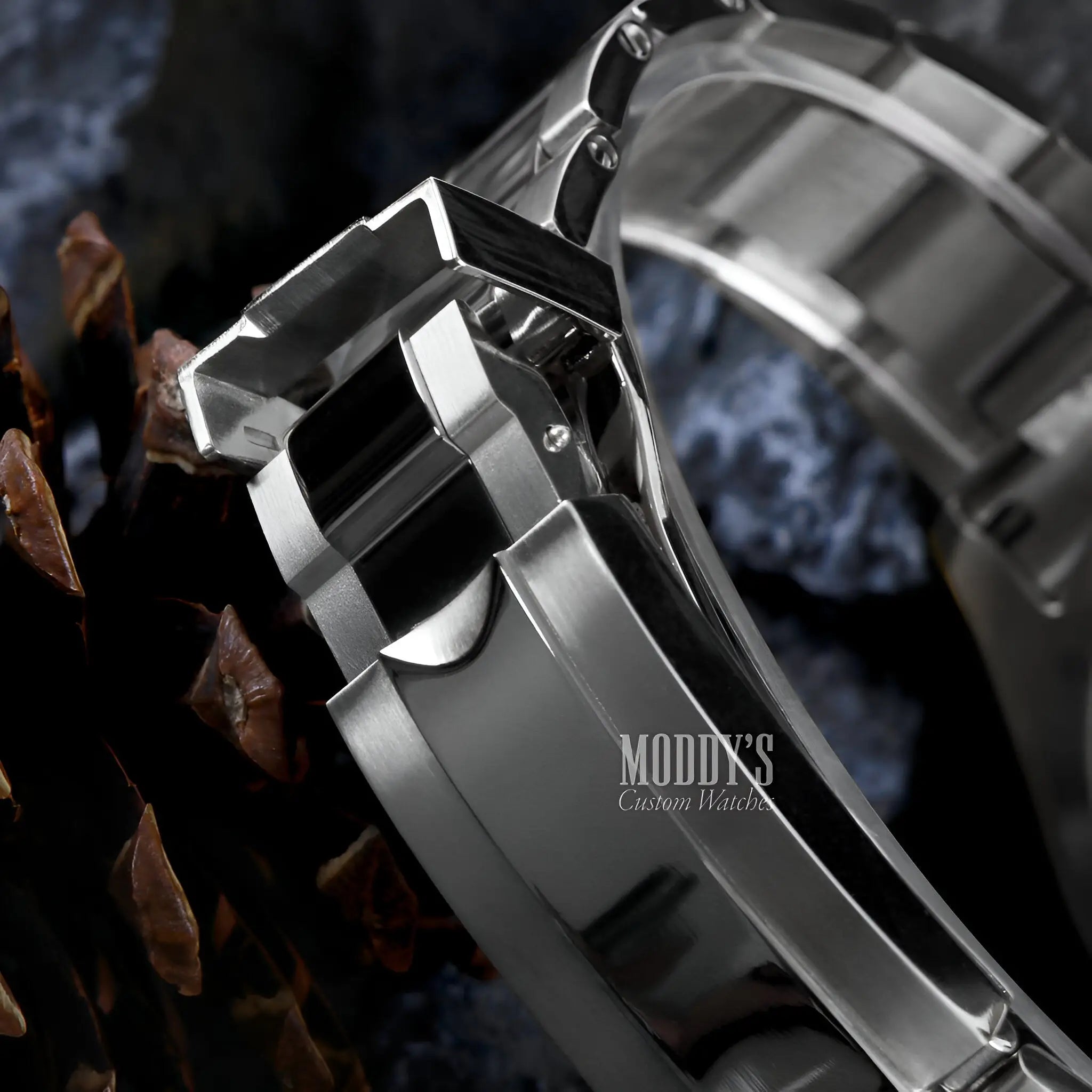 Seiko mod Daytona: silver stainless steel watch with black dial and date window