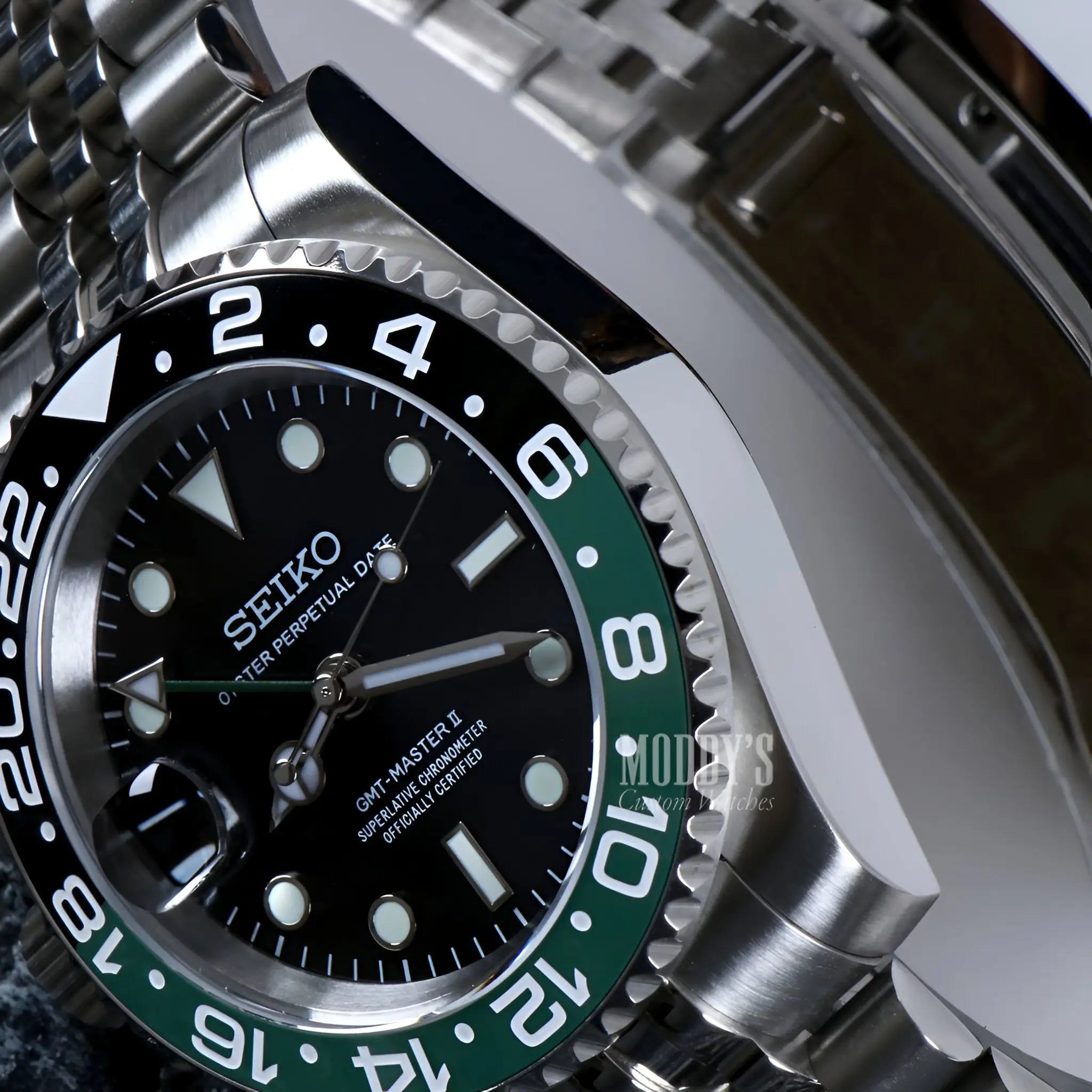 Seiko mod GMT NH34 automatic watch with black dial and green bezel