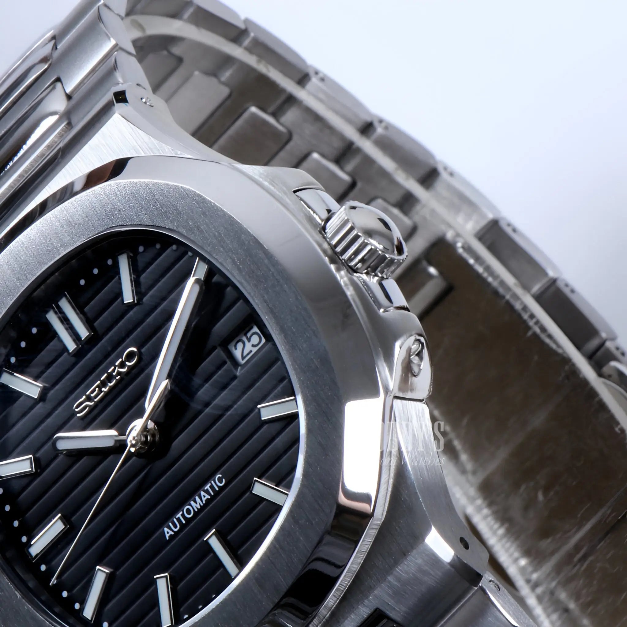 Seiko Nautiko Black mod Nautilus watch with NH35 movement