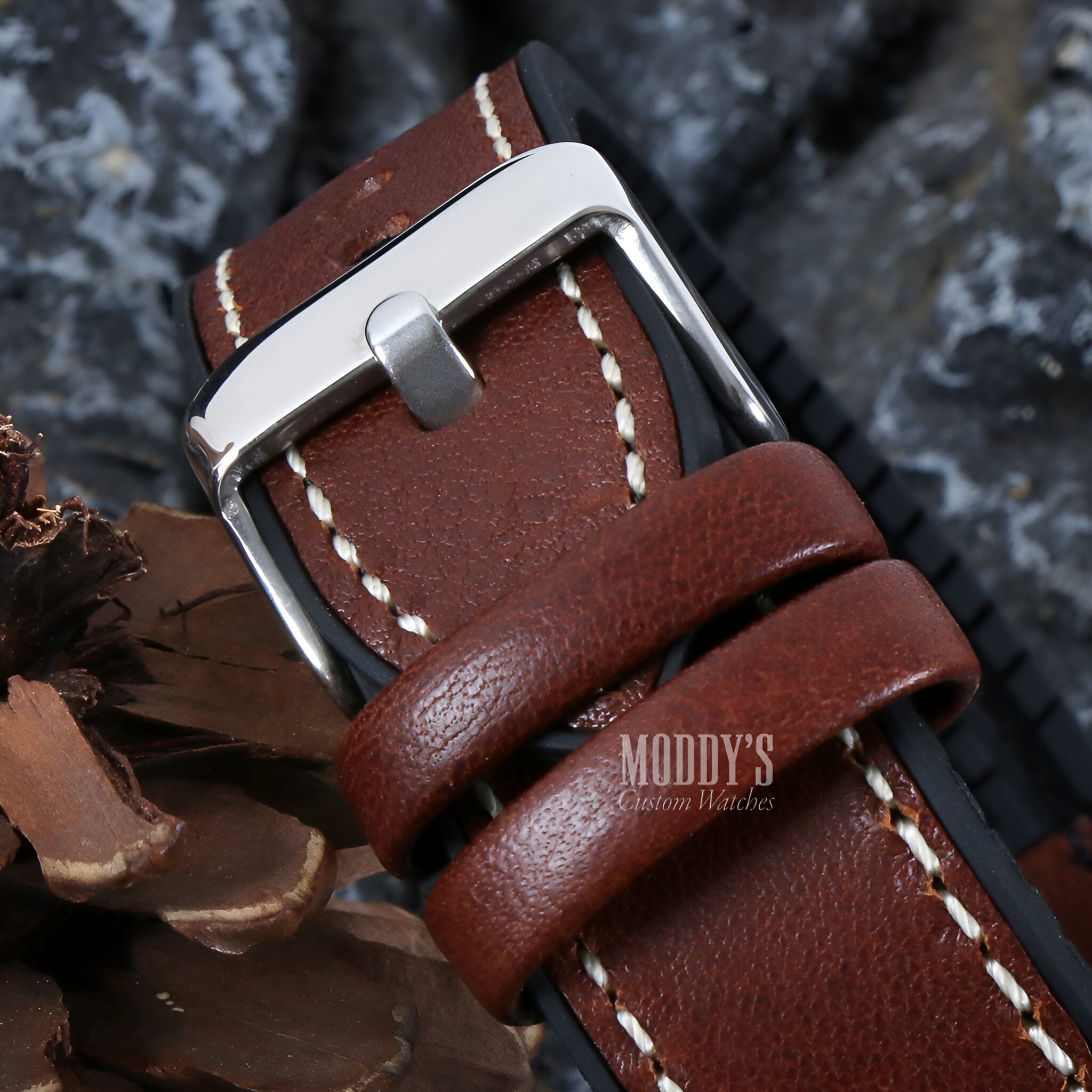 Paneiko | Brown Leather